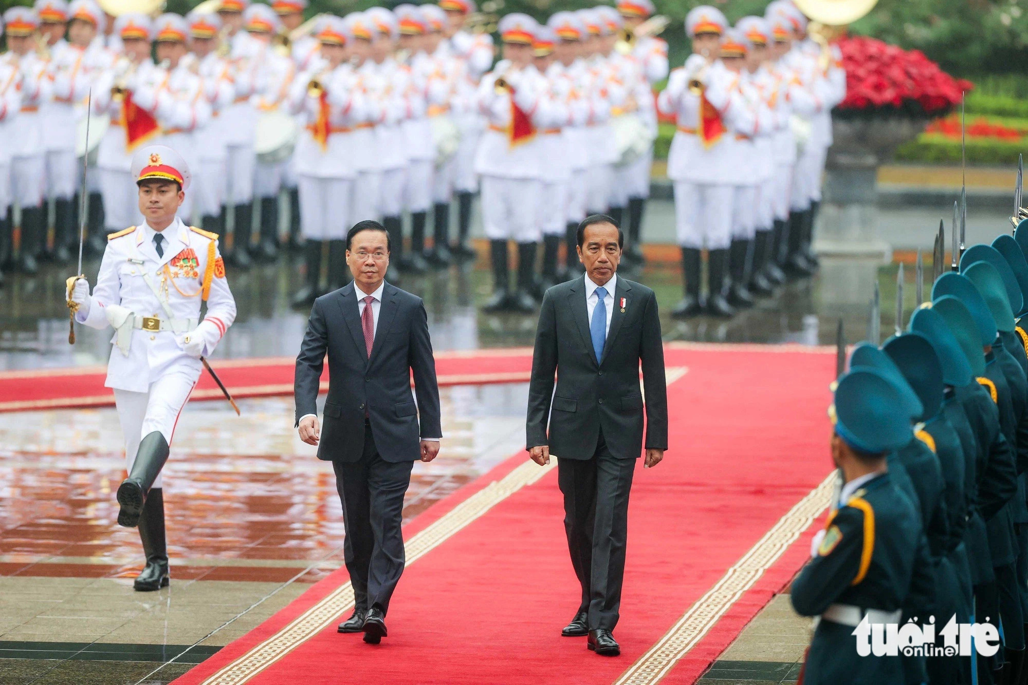 Vietnam welcomes Indonesian president with 21-cannon salute