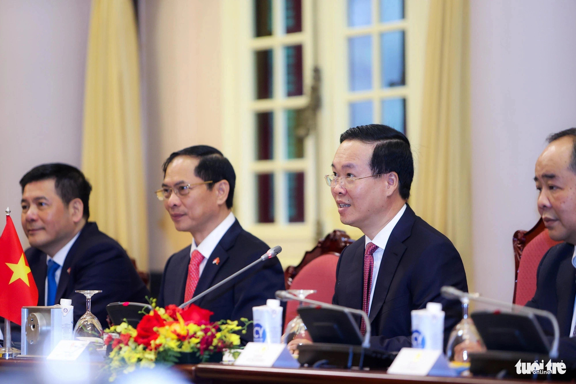 Vietnamese State President Vo Van Thuong (R, 2nd) speaks at a meeting attended by his Indonesian counterpart Joko Widodo, Hanoi, January 12, 2024. Photo: Nguyen Khanh / Tuoi Tre