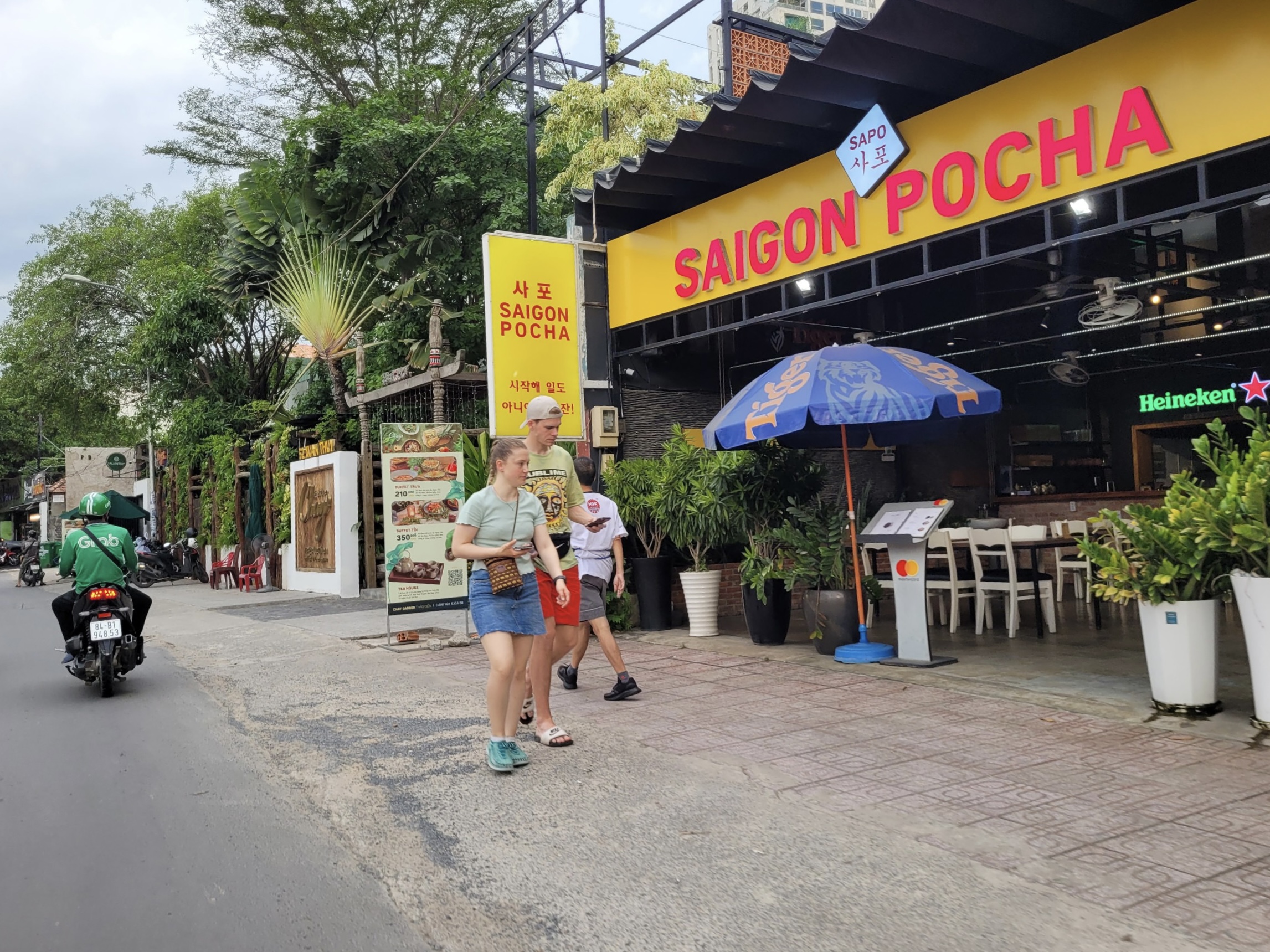 People walk by a restaurant in Thao Dien Ward, an expat hub in Thu Duc City, Ho Chi Minh City. Photo: Ray Kuschert / Tuoi Tre News