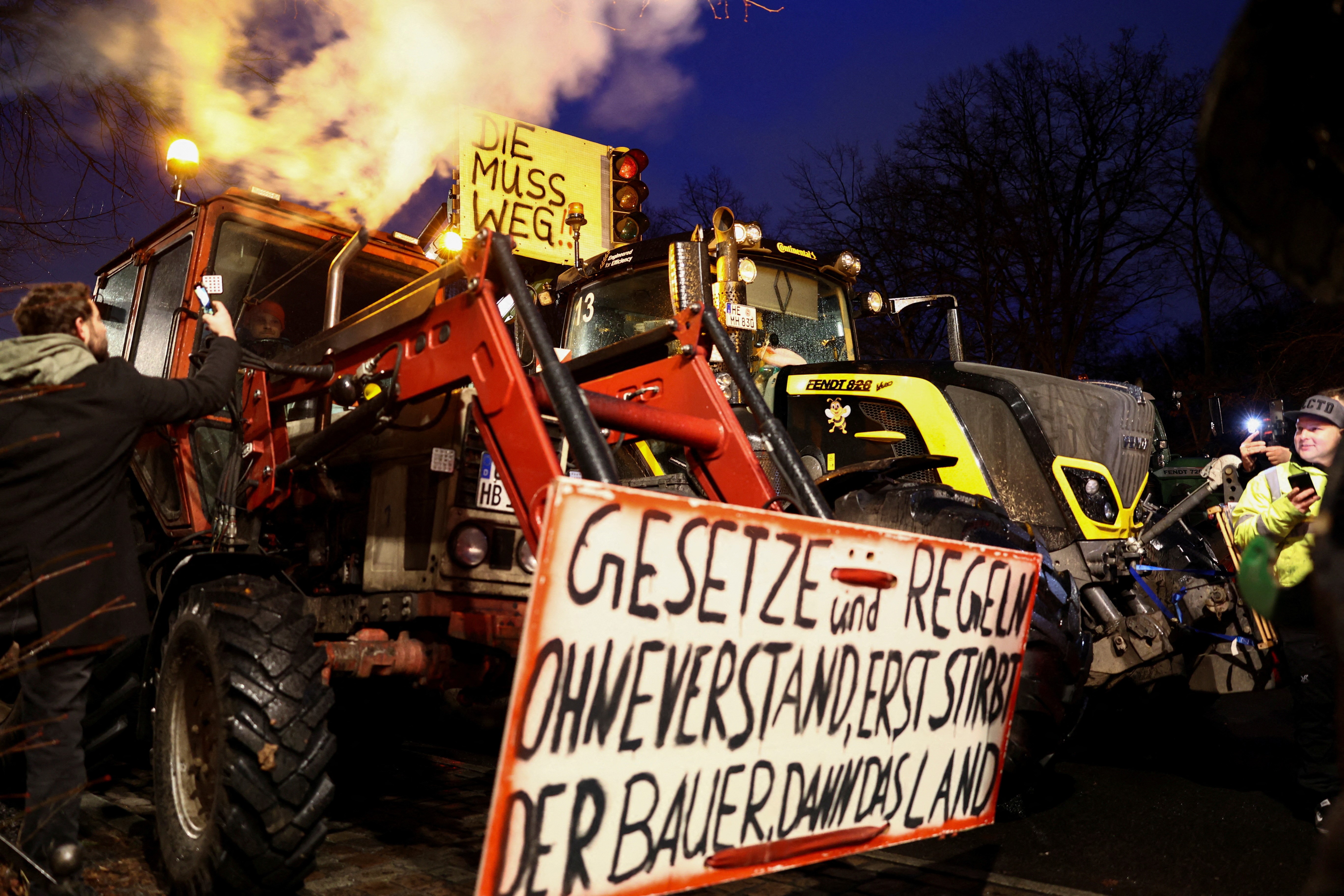 Tractors converge on Berlin for farmers' protest