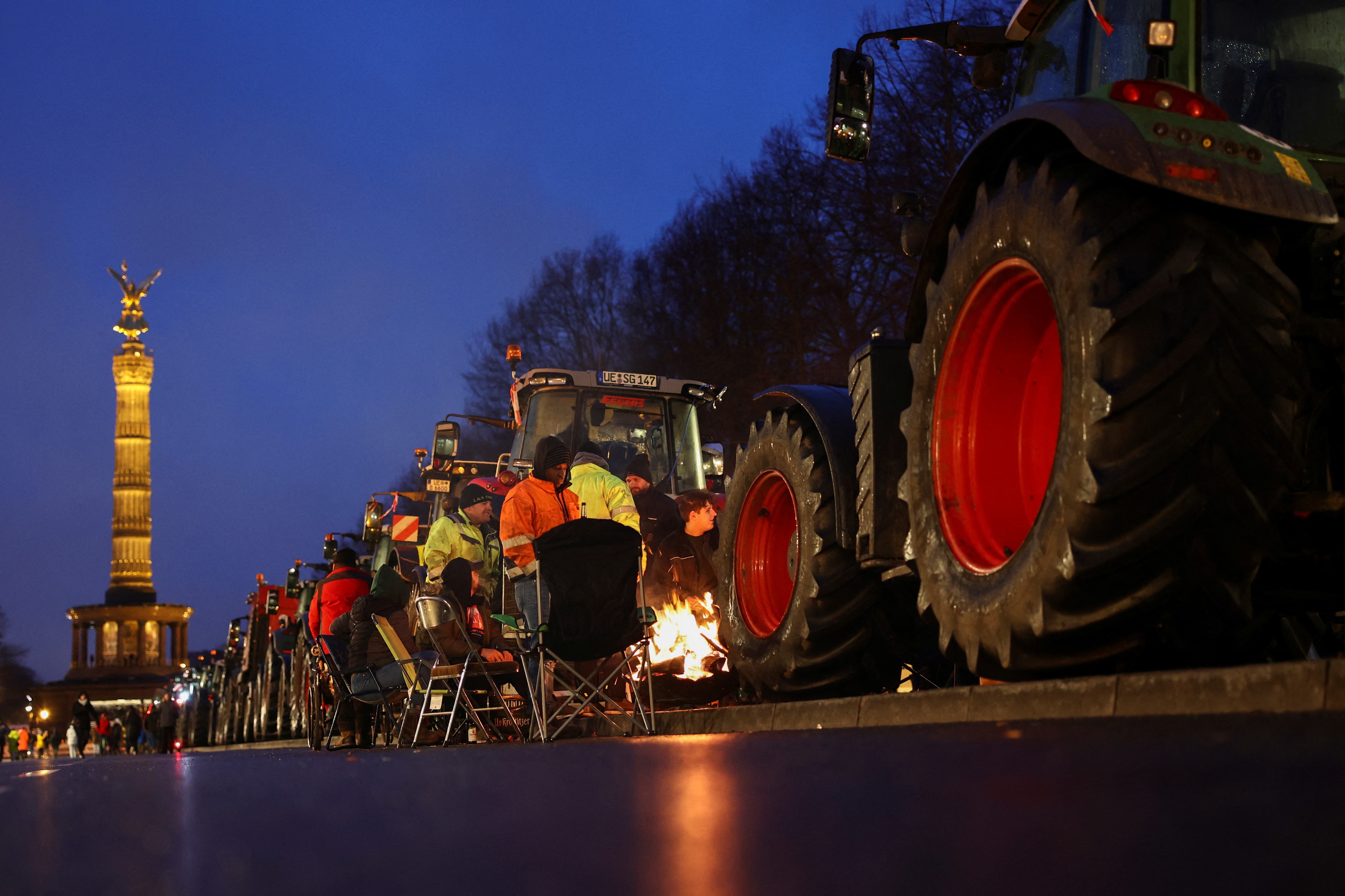 German farmers line up their tractors at the Strasse des 17. Juni in front of the Brandenburg Gate to prepare one day before a large protest against the cut of farm vehicle tax subsidies of the so-called German Ampel coalition government, in Berlin, Germany, January 14, 2024. Photo: Reuters