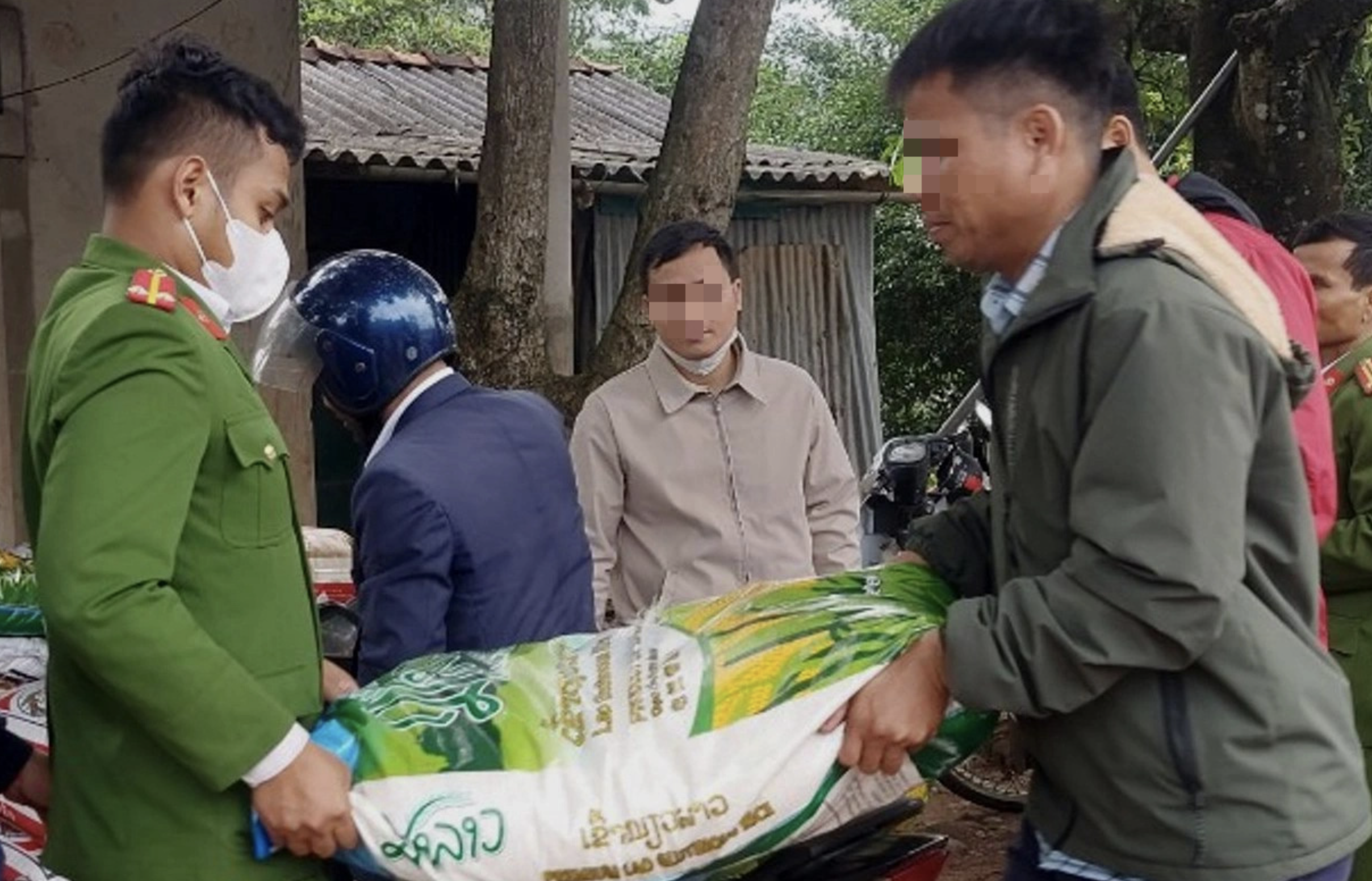 Locals return sticky rice looted from truck in north-central Vietnam