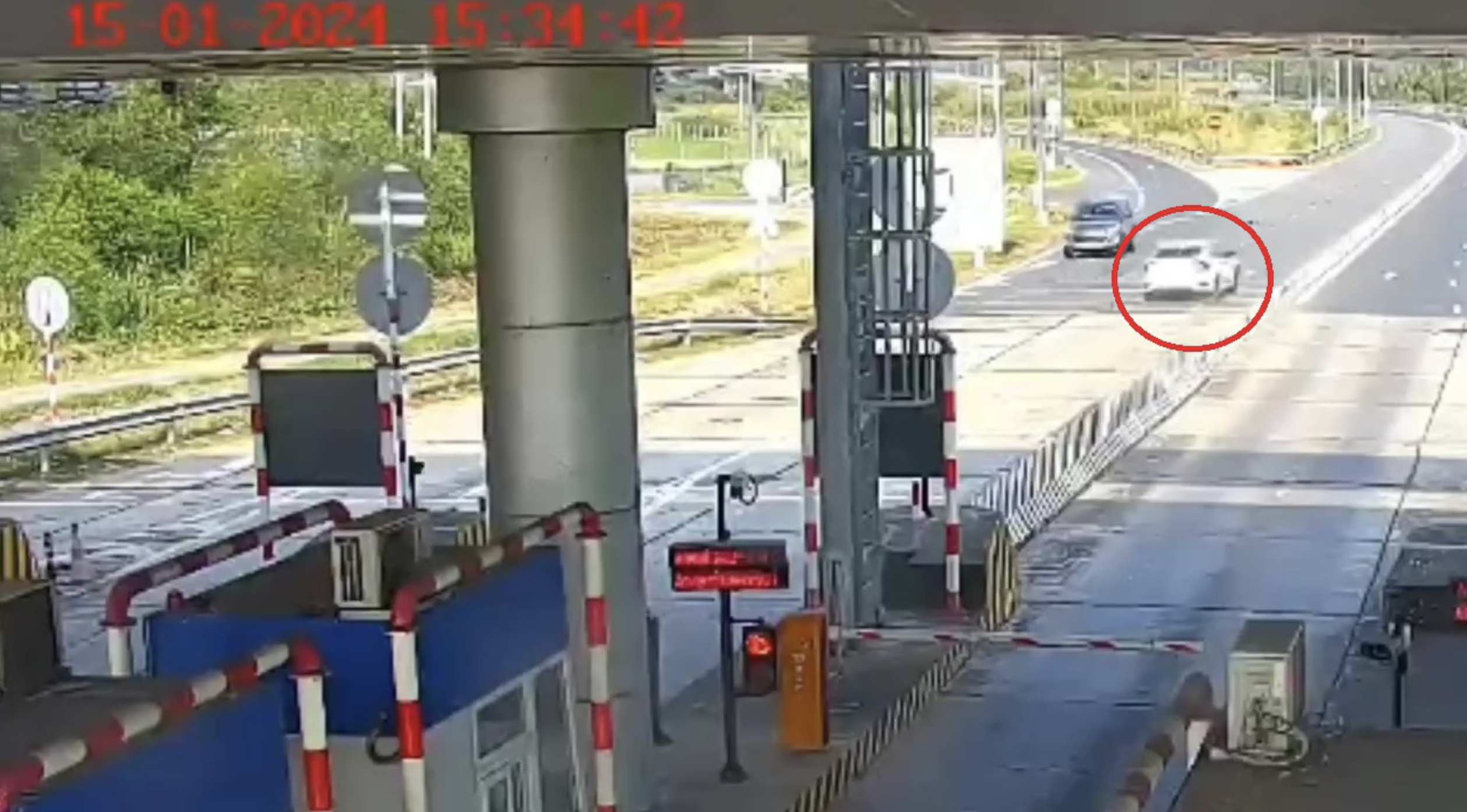 Vietnamese man drives in wrong direction to avoid toll fee