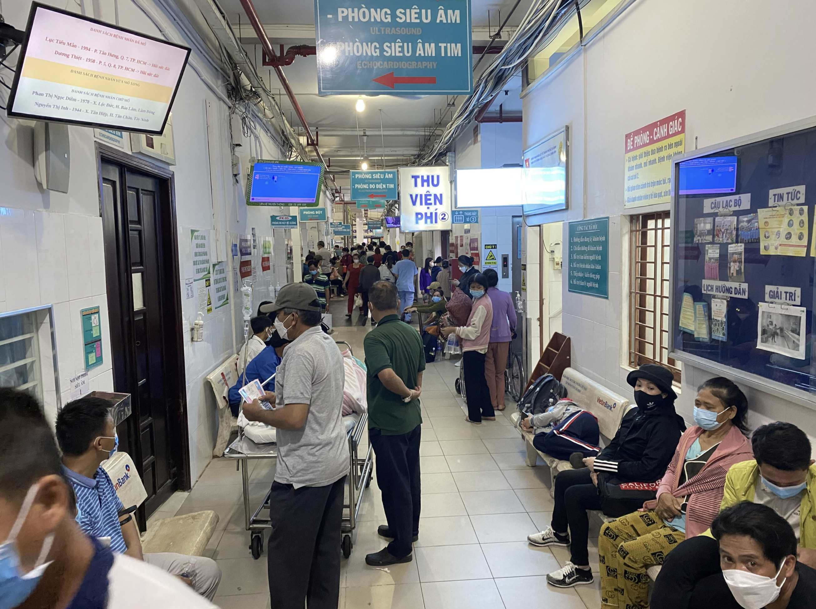 Patients dissatisfied with procedures, facilities at Ho Chi Minh City hospitals