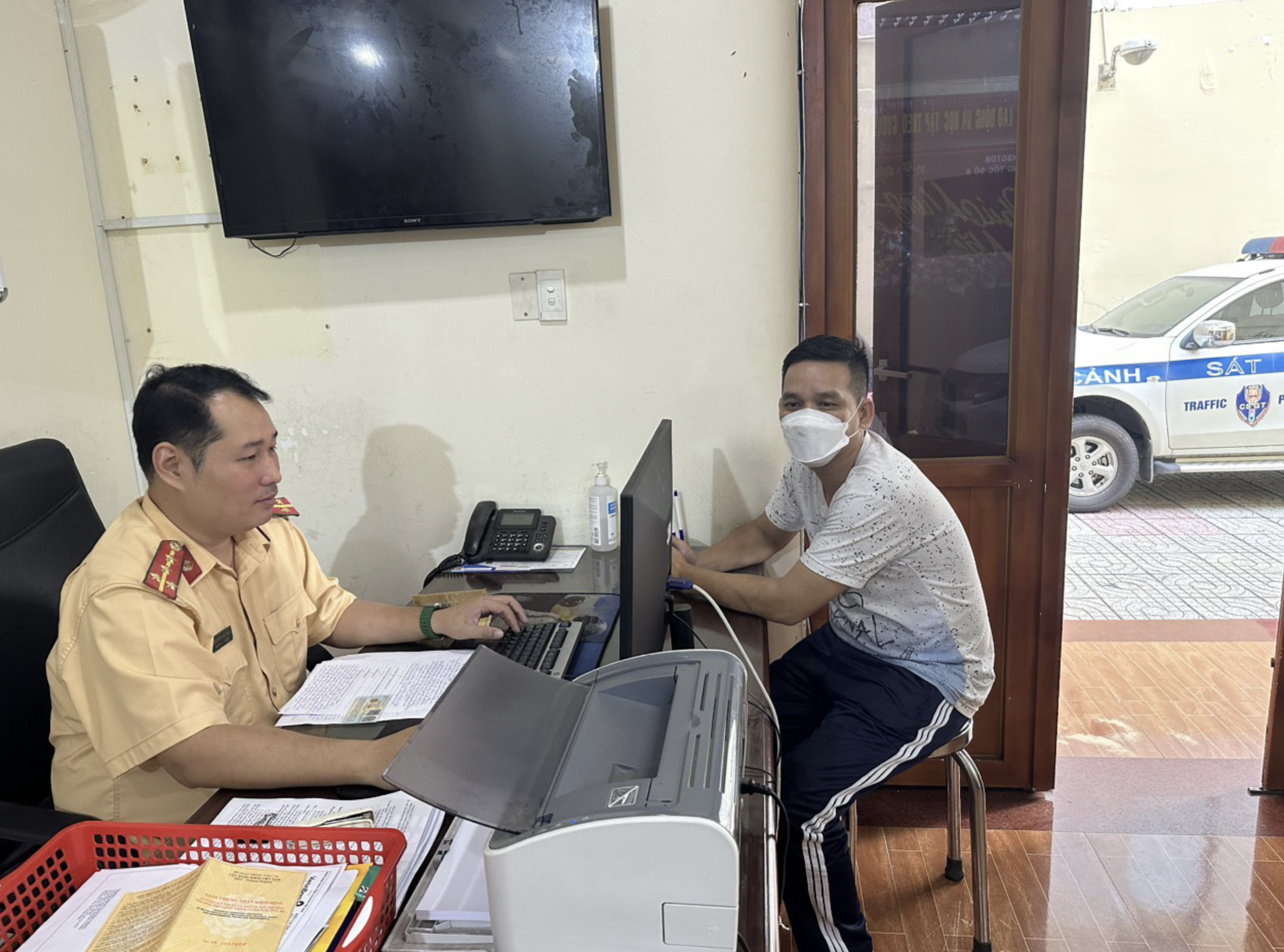 The driver of the car was summoned and booked at a police station in southern Vietnam for wrong-way driving on January 16, 2024. Photo: Supplied