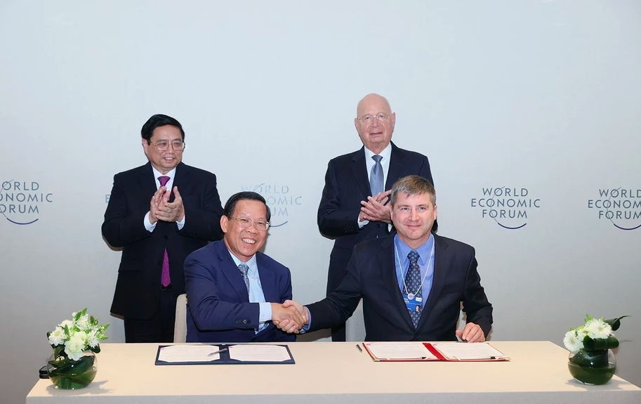 Ho Chi Minh City signs agreement with WEF to set up Industry 4.0 center
