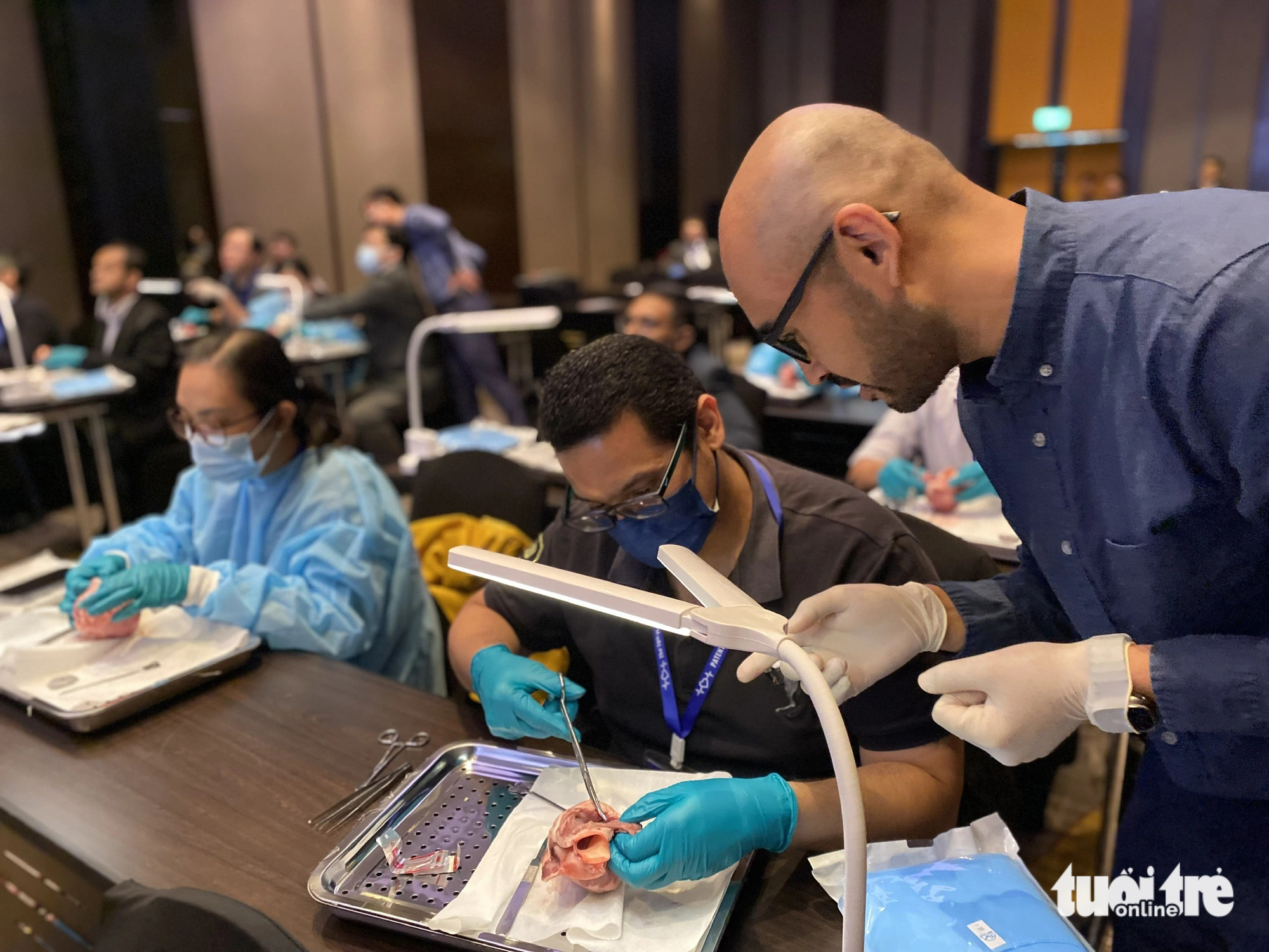 Global cardiologists conduct hands-on training with pig hearts at Vietnam heart congress