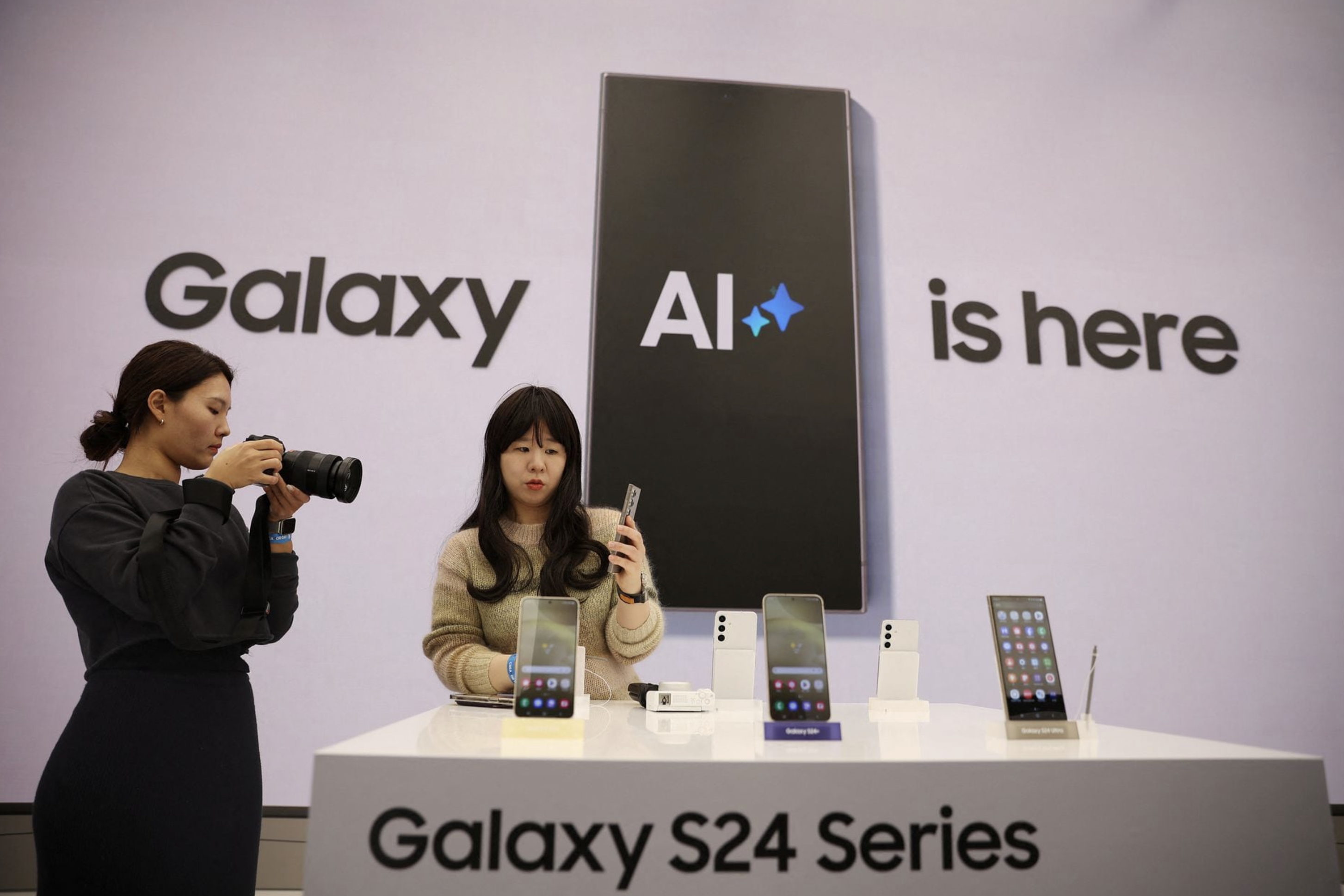 Samsung Electronics' flagship smartphones Galaxy S24 series are displayed during their unveiling ceremony in Seoul, South Korea, January 15, 2024. Photo: Reuters