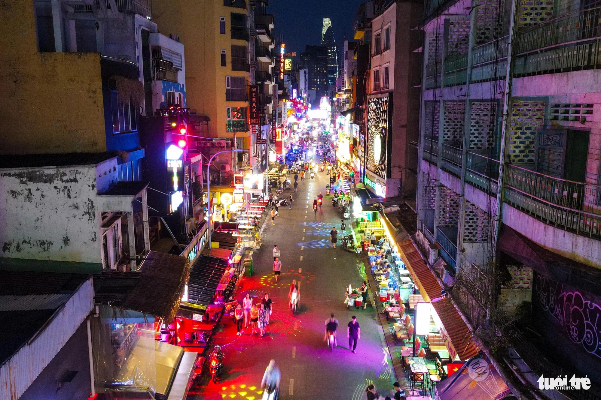 The vibrant ambience of a night street in Ho Chi Minh City. Photo: Phuong Nhi / Tuoi Tre