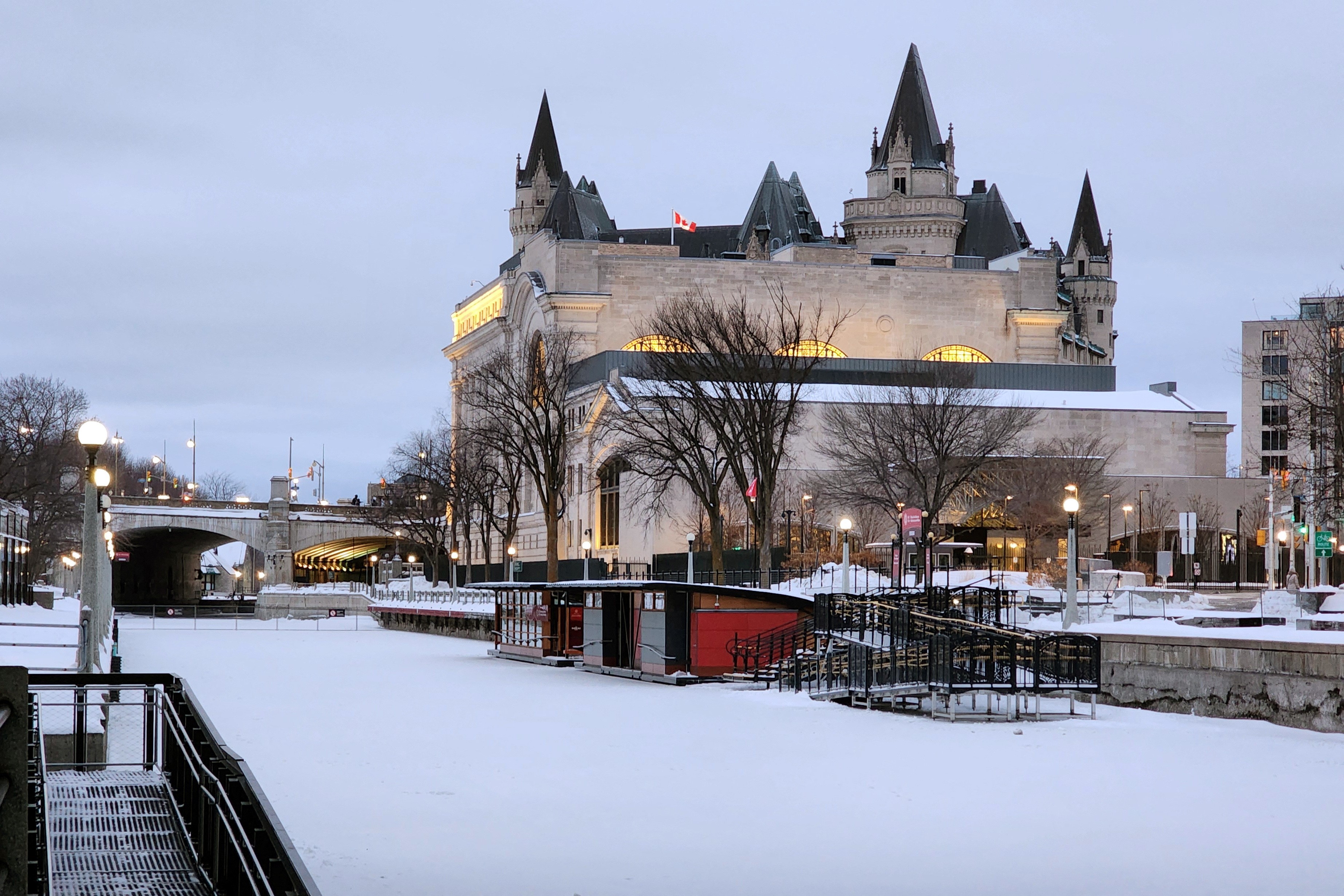 The frozen 7.8-km (4.9-mile) Rideau Canal Skateway, the world's largest natural ice skating rink, lies empty on the eve of its re-opening for skating for the first time in two years, in Ottawa, Ontario, Canada January 20, 2024. Photo: Reuters