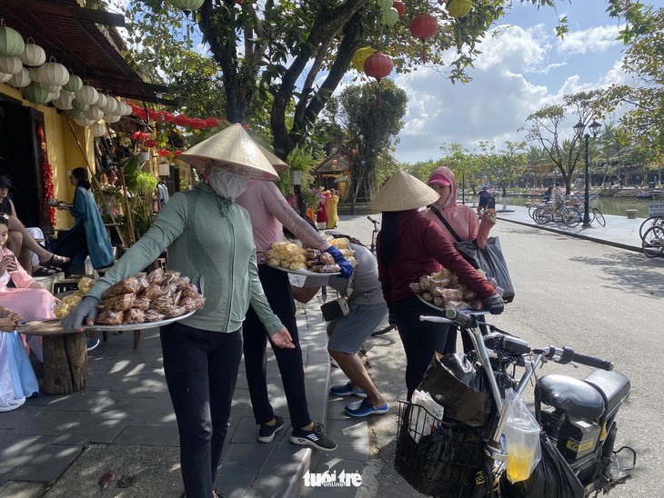 Foreigners call for empathy with pushy peddlers in Vietnam’s Hoi An