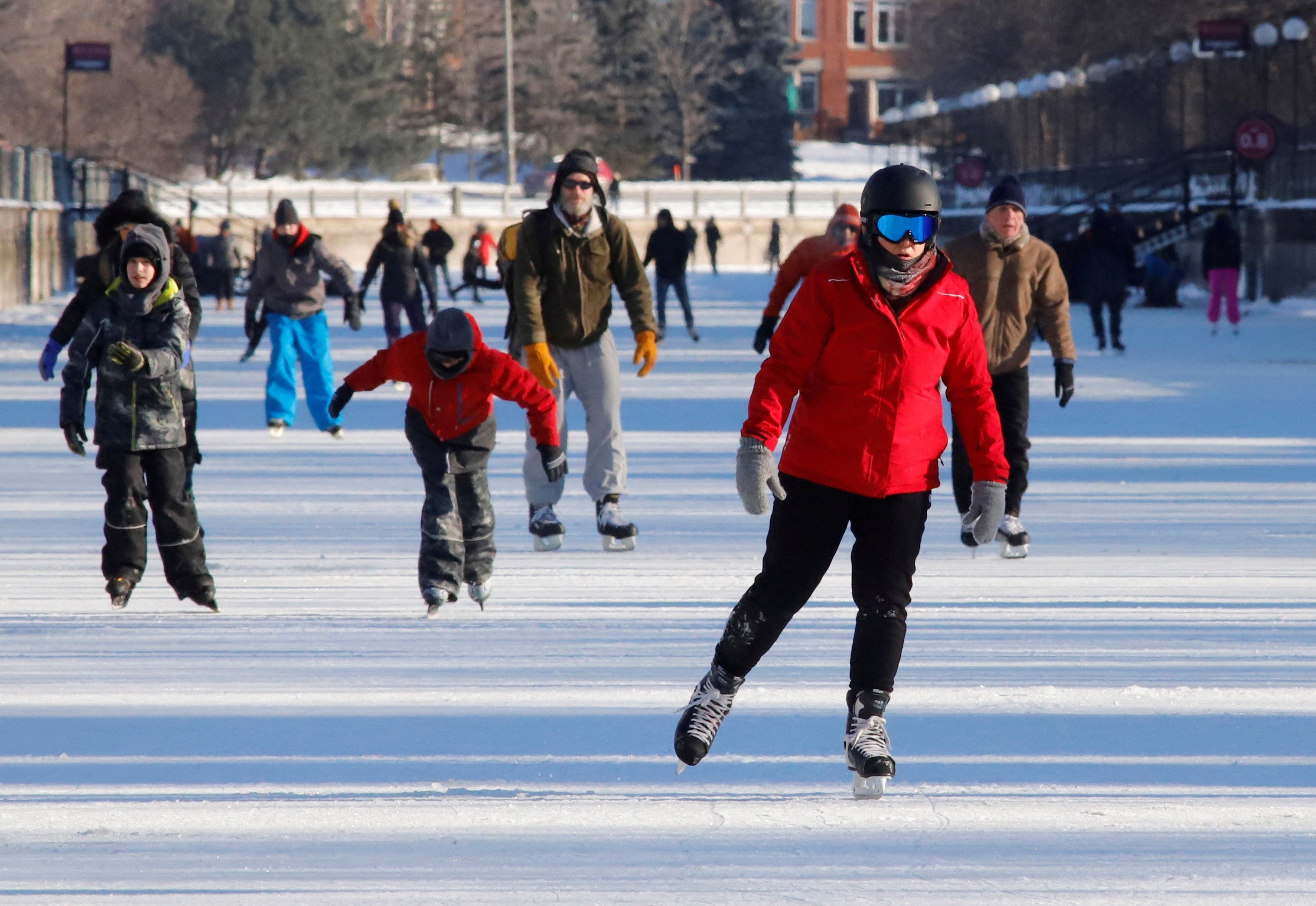 People skate on the Rideau Canal Skateway, the world's largest skating rink, during a period of subzero Arctic weather in Ottawa, Ontario, Canada January 14, 2022. Photo: Reuters