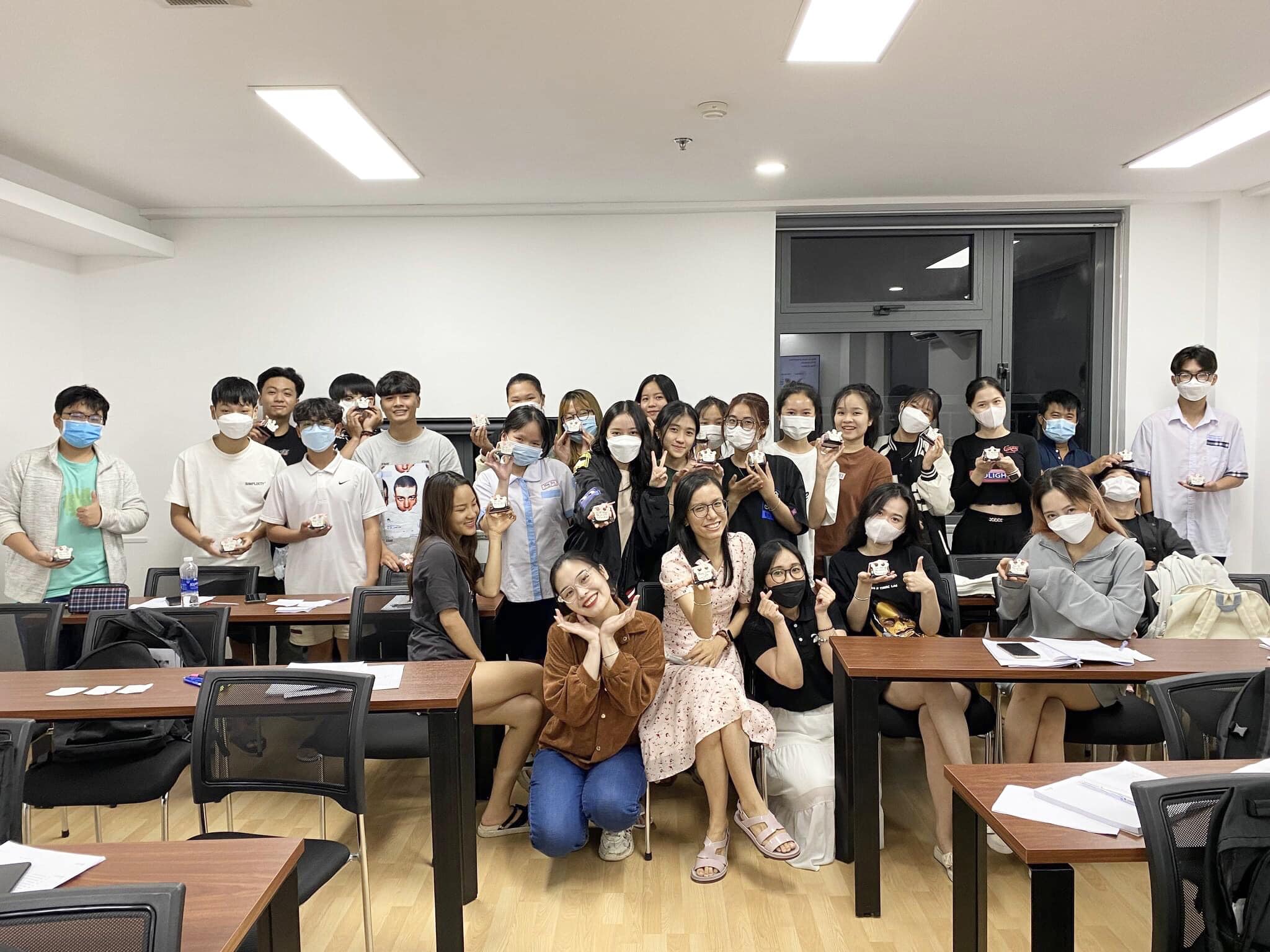 An English class at DOL English. Photo: Supplied