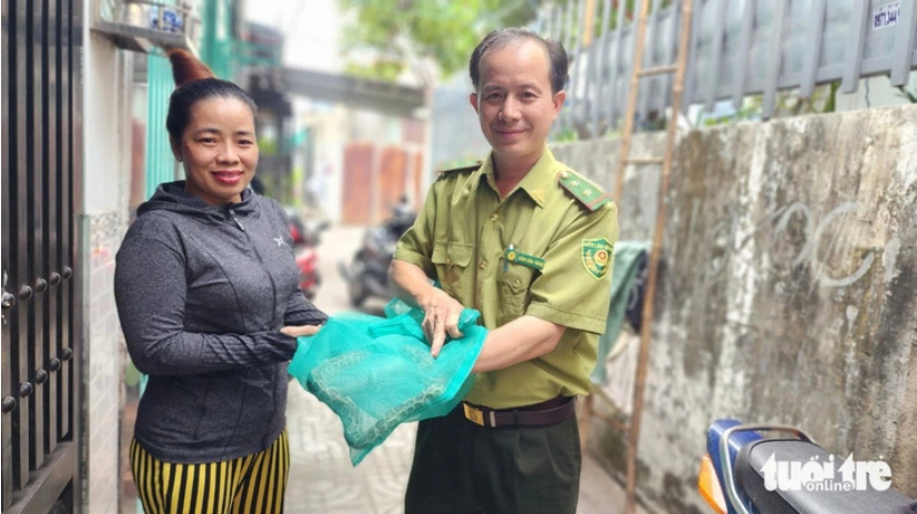 60cm python slithers onto woman's bed in wee hours in Ho Chi Minh City ...