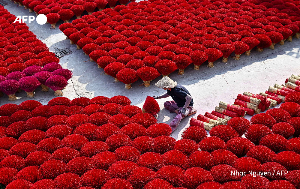 An artisans dries incense sticks at Quang Phu Cau Village on the outskirts of Hanoi.  Photo: AFP