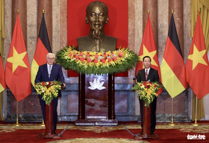Visiting German President Frank-Walter Steinmeier and his Vietnamese counterpart Vo Van Thuong co-chair a press conference announcing the results of their talks in Hanoi, January 23, 2024. Photo: Nguyen Khanh / Tuoi Tre