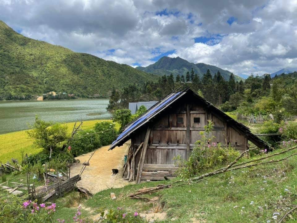 A house by Seo My Ty Reservoir in Ta Van Commune, Sa Pa Town, Lao Cai Province, northern Vietnam. Photo: dulichlaocai.vn