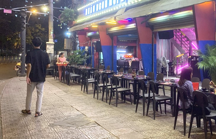 Restaurants in Ho Chi Minh City have seen fewer customers, so revenue of breweries has fallen. Photo: T.T.D. / Tuoi Tre