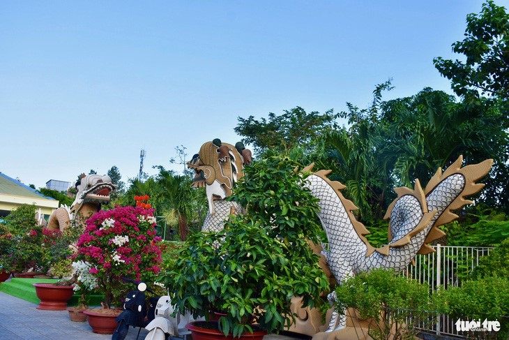 Two dragon statues made of synthetic plastic fibers in Truong Son craft village in Nha Trang City. Photo: Minh Chien / Tuoi Tre