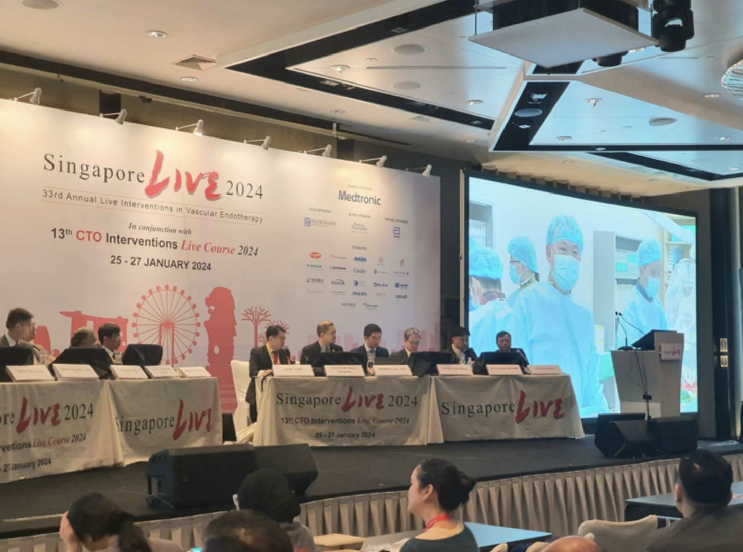 Vietnamese doctors manage to perform cardiology intervention aired live to int’l conference