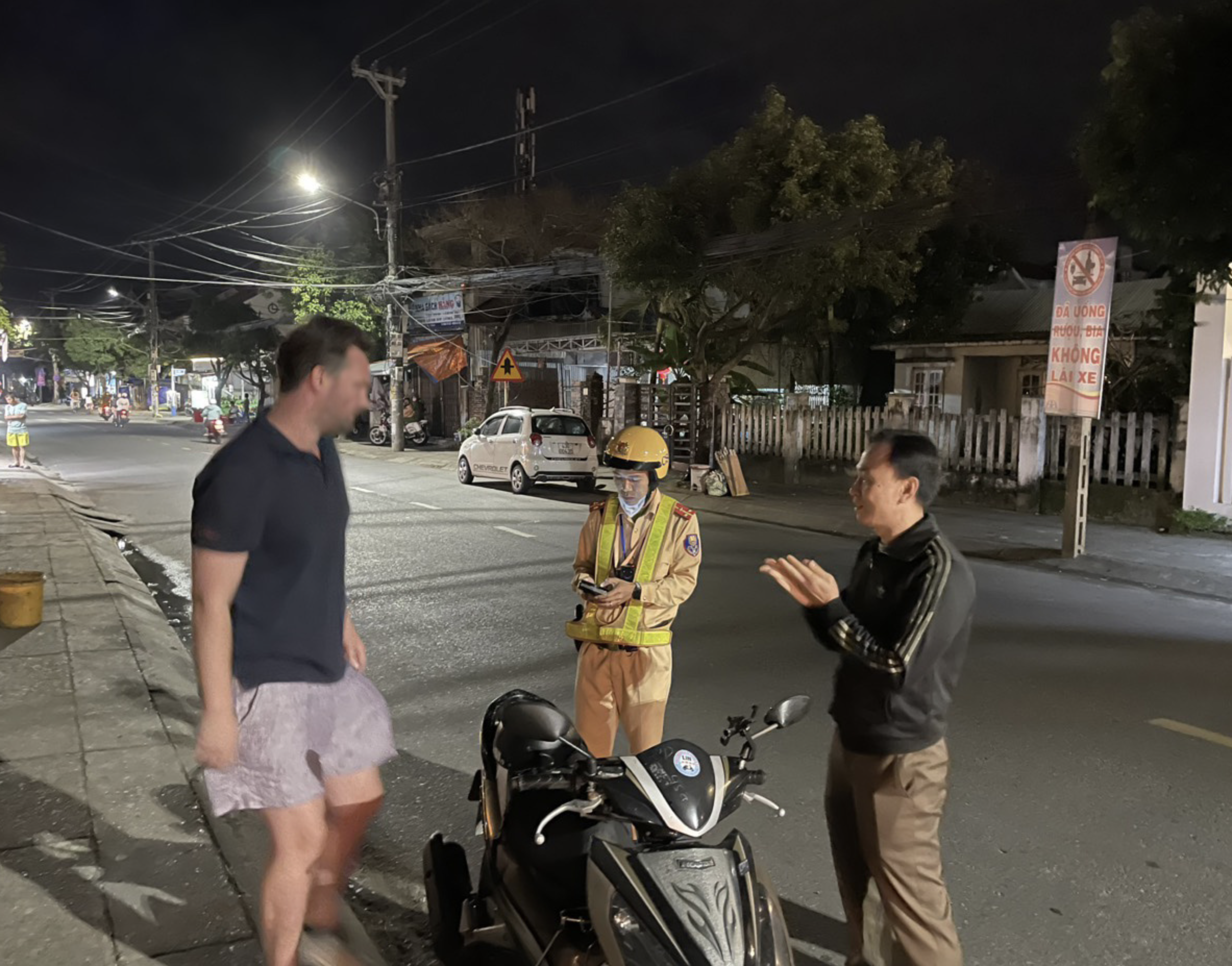 Foreigners sanctioned for traffic safety violations in Vietnam’s Hoi An