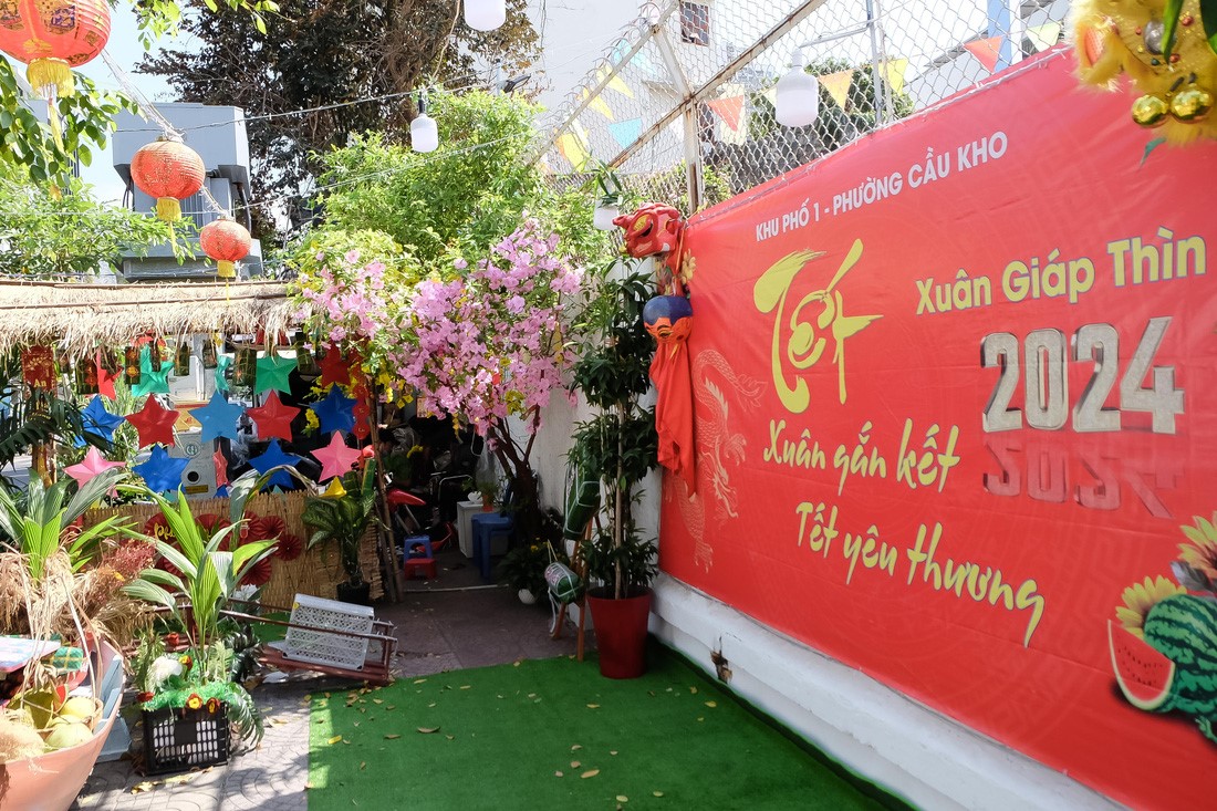 Tet decorations on Tran Dinh Xu Street in District 1, Ho Chi Minh City. Photo: Phuong Nhi / Tuoi Tre
