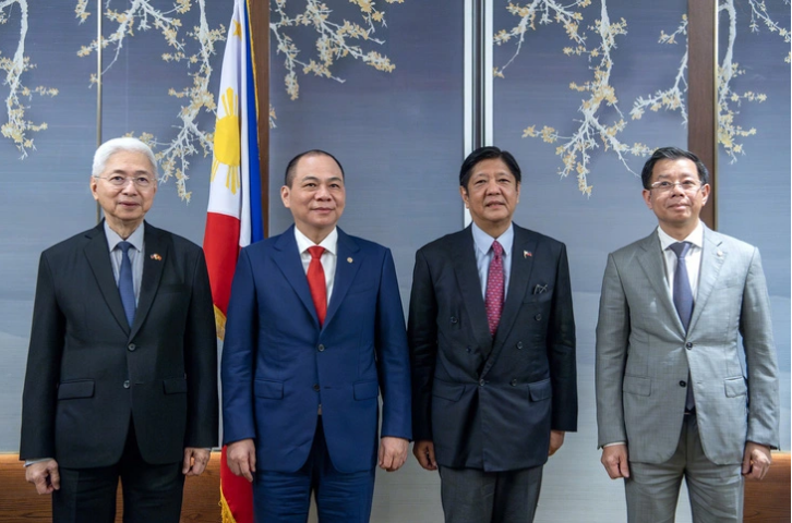Philippine president holds private meeting with Vietnam’s Vingroup chairman