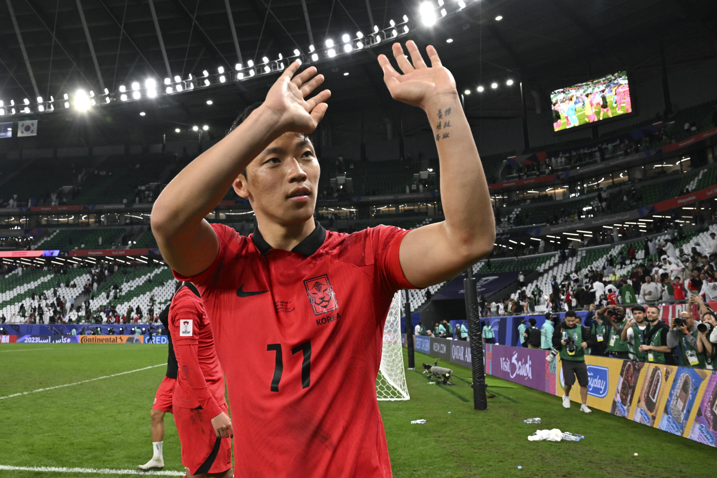 South Korea's midfielder #11 Hwang Hee-chan applauds the fans at the end of the Qatar 2023 AFC Asian Cup football match between Saudi Arabia and South Korea at Education City Stadium in al-Rayyan, west of Doha, on January 30, 2024. Photo: AFP