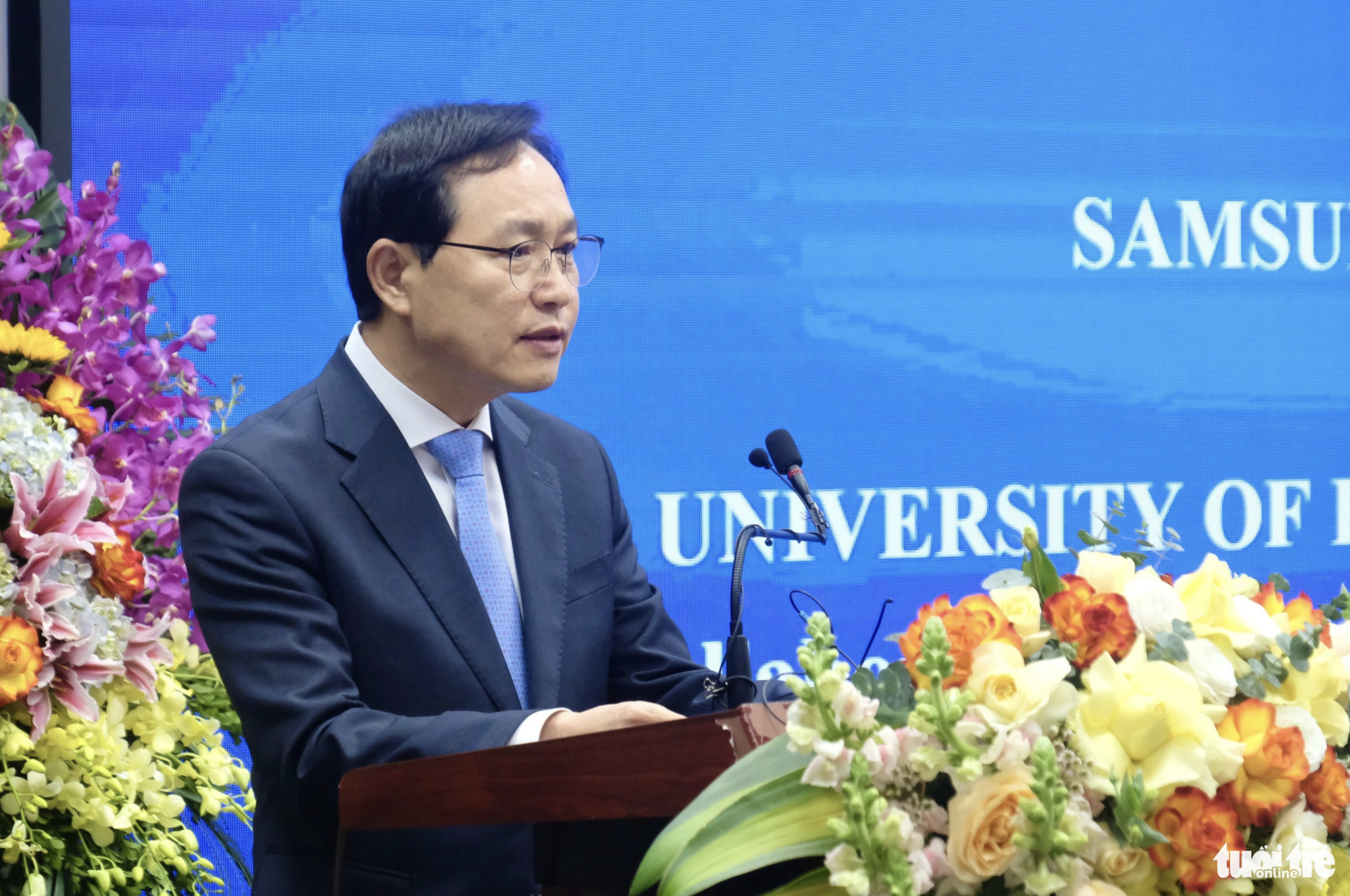 Choi Joo Ho, representative from Samsung Vietnam, speaks at a signing ceremony between the VNU-Hanoi University of Engineering and Technology and Samsung Electronics on January 31, 2024. Photo: Nguyen Bao / Tuoi Tre