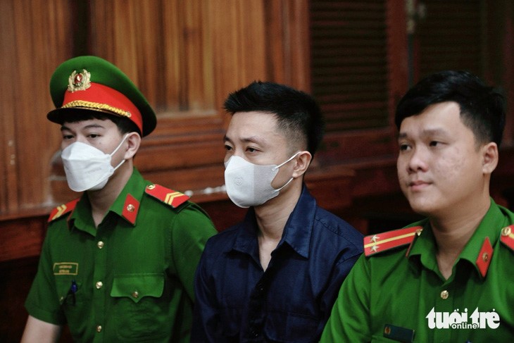 Tran Xuan Dong (C), the 37-year-old trainer of Trinh, during the court in Ho Chi Minh City. Photo: Duyen Phan / Tuoi Tre