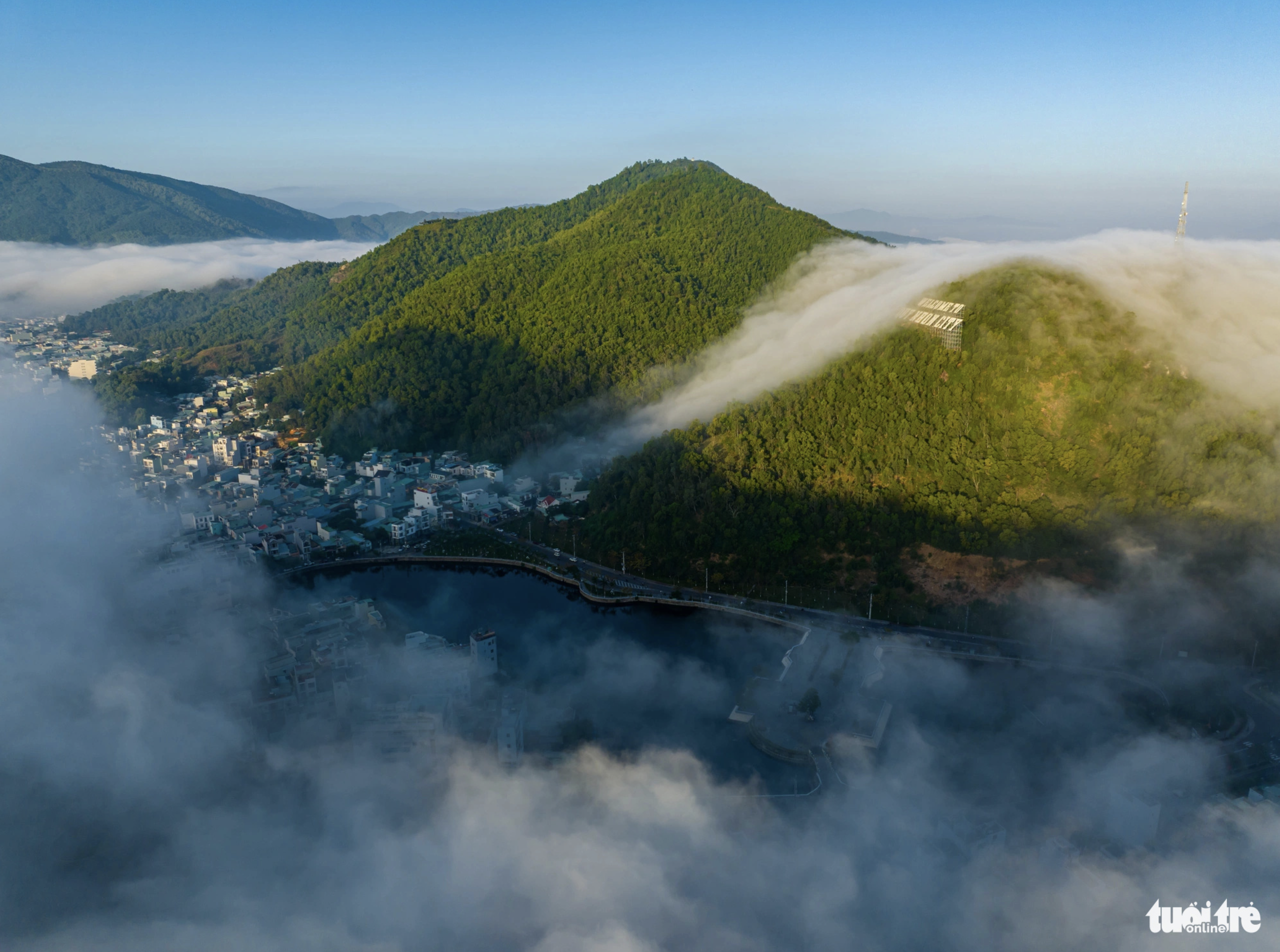 Quy Nhon City and surrounding mountains become stunning in thick mist. Photo: Dung Nhan / Tuoi Tre