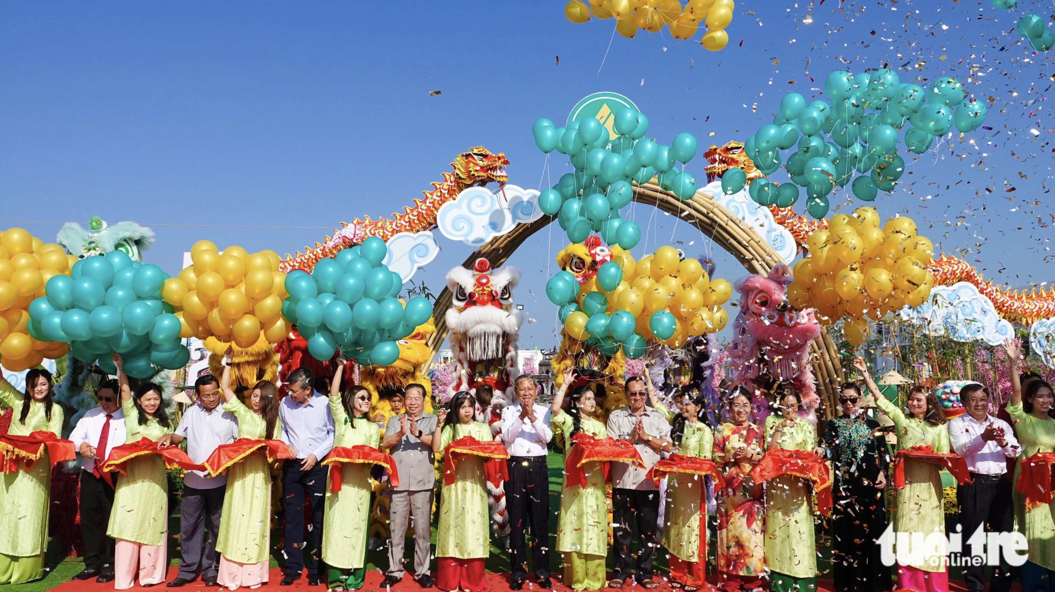 Representatives of the Kien Giang Province administration cut a ribbon to open an apricot blossom street as the 2024 Tet holiday approaches. Photo: Chi Cong / Tuoi Tre