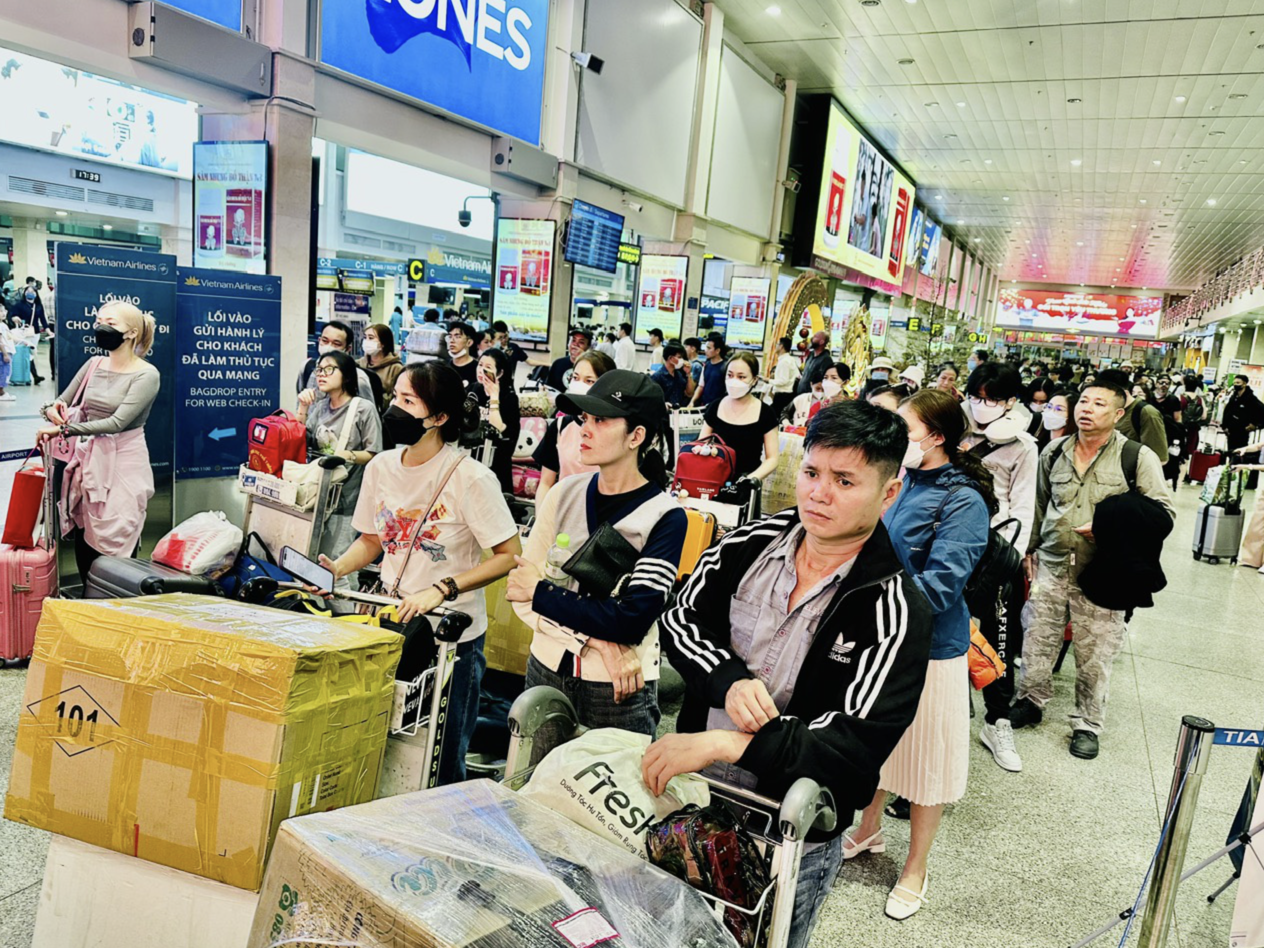 About 700 flights delayed, canceled at Ho Chi Minh City airport within 3 days