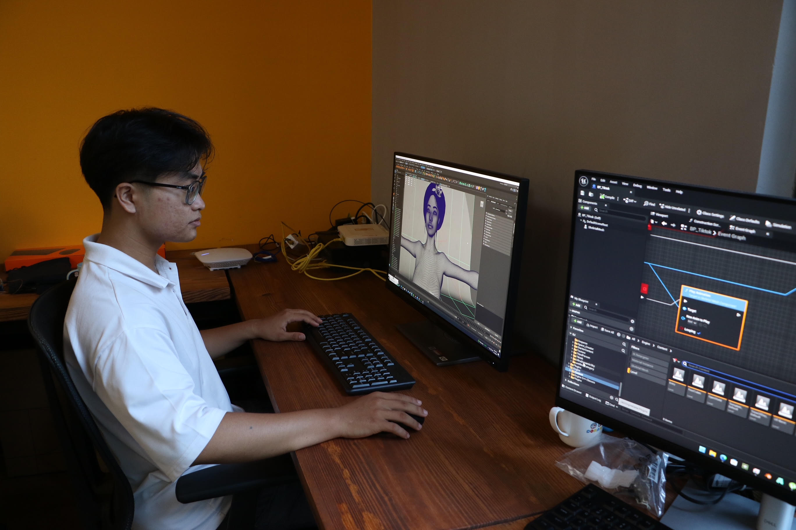 An AVAS member works on a virtual character. Photo: B.M. / Tuoi Tre