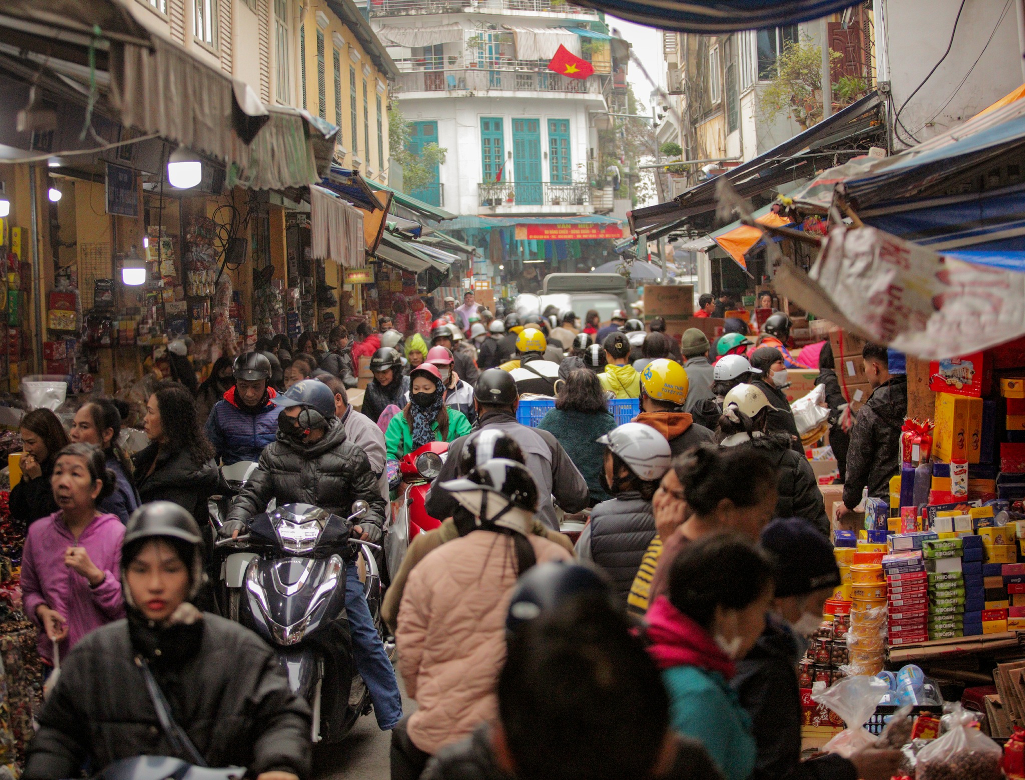 Hanoi's Old Quarter is crowded on a day before Tet. Photo: Marcus Lacey