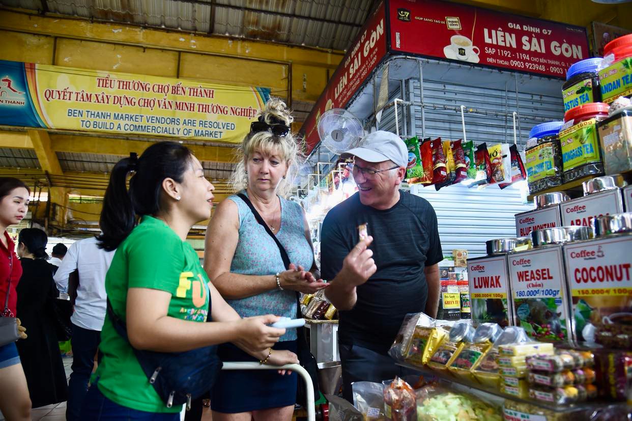 Tourits shop at Ben Thanh Market in District 1, Ho Chi Minh City ahead of Tet holiday. Photo: Tu Trung/ Tuoi Tre