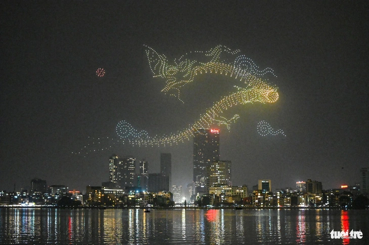 An impressive image of a dragon takes shape as a prominent feature of the drone light show, illuminating the sky above West Lake in Hanoi, February 9, 2024. Photo: Hong Quang / Tuoi Tre