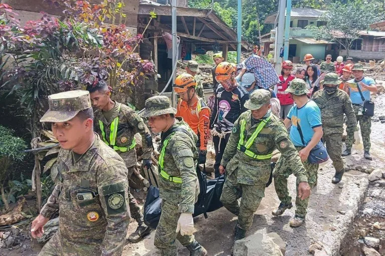 'Miracle' rescue nearly 60 hours after Philippine landslide