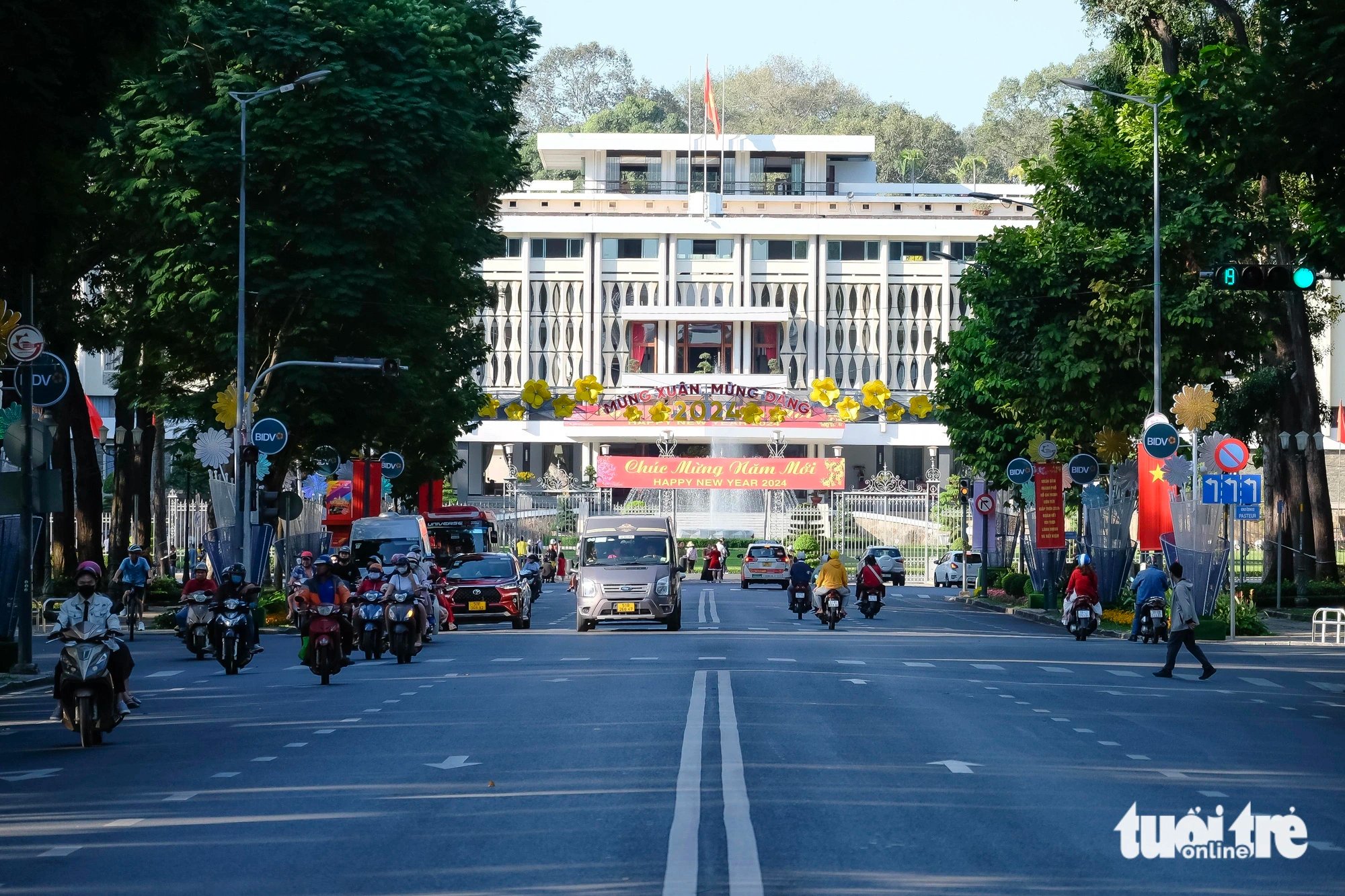 Le Duan Street heading to Reunification Palace in Ho Chi Minh City’s District 1 sees low traffic on the morning of February 11, 2024, the second day of the official Tet holiday. Photo: Phuong Nhi / Tuoi Tre