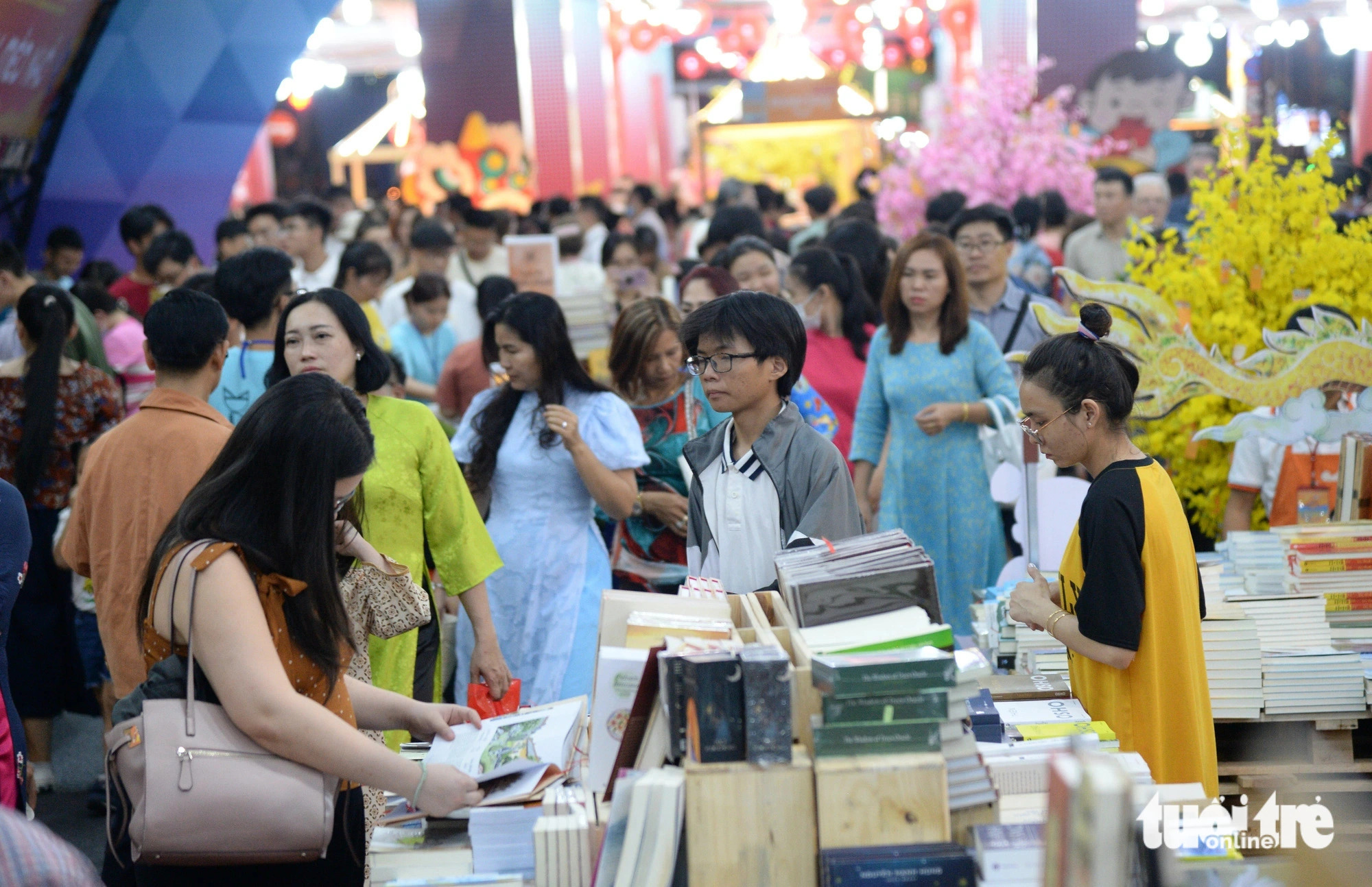 Visitors pack an annual book festival in downtown Ho Chi Minh City during the first day of the Tet holiday, February 10, 2024. Photo: Tu Trung / Tuoi Tre