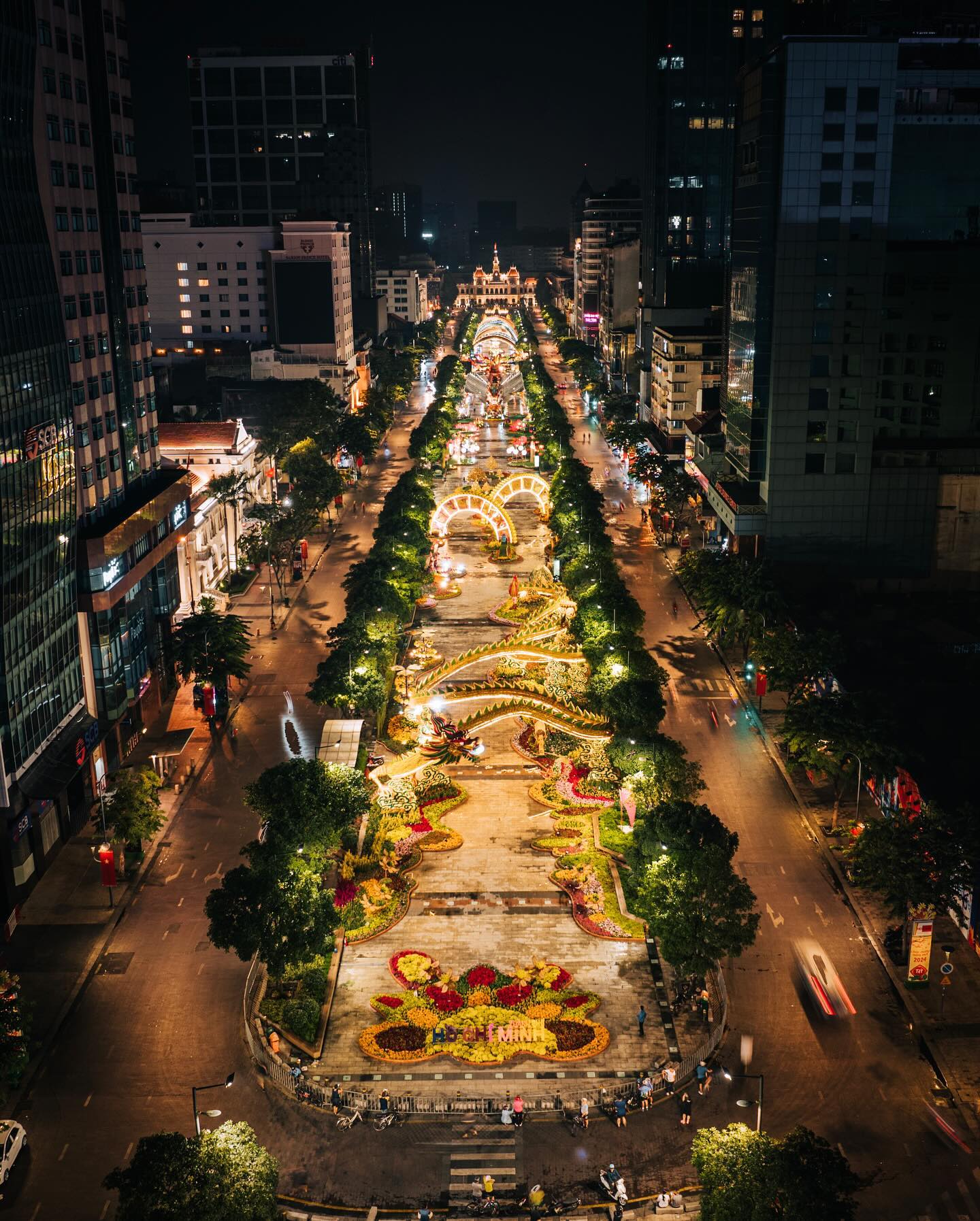 Photo of the Day: The dragon that roams downtown Ho Chi Minh City