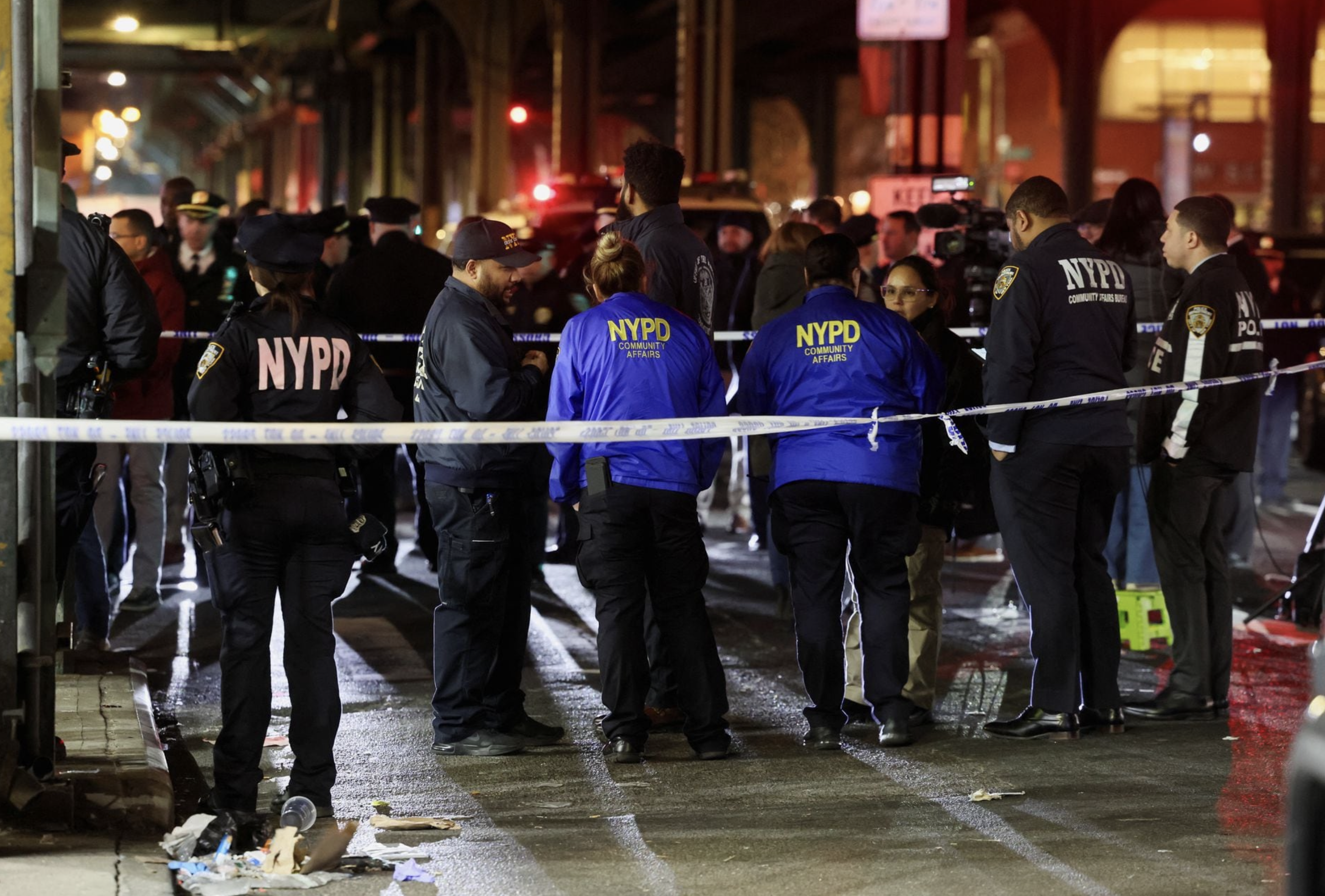 Members of the New York Police Department (NYPD) investigate the scene of a shooting at the Mount Eden Avenue subway station in the Bronx borough of New York City, U.S. February 12, 2024. Photo: Reuters