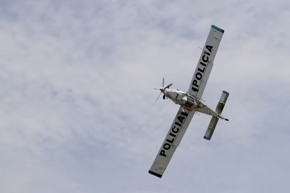 An AT-802 Air Tractor aircraft donated by the United States to the Colombian Police flies over during a demonstration to the press, at the Police Aviation School in Mariquita, Colombia February 14, 2024. Photo: Reuters