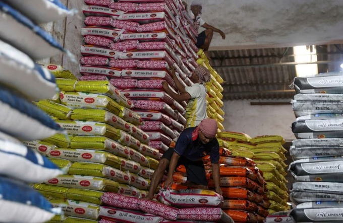 ASIA RICE-India rates steady at record highs, Vietnam activity picks up