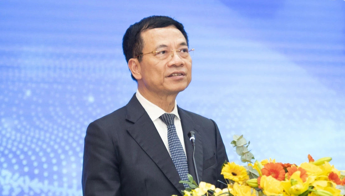 Minister of Information and Communications Nguyen Manh Hung underlined that developing and popularizing AI-powered services for Vietnamese is a mission of local tech firms, including FPT. Photo: T.Ha / Tuoi Tre