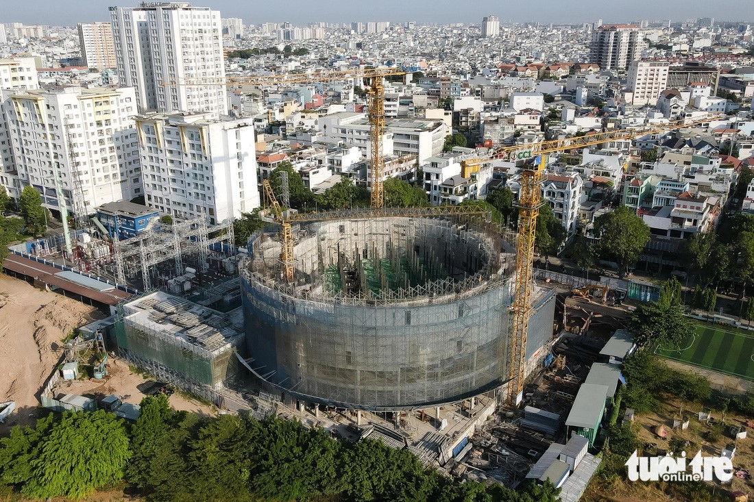The contractor of the project has ordered equipment for the 2,000-seat theater from foreign manufacturers. Photo: Phuong Nhi / Tuoi Tre