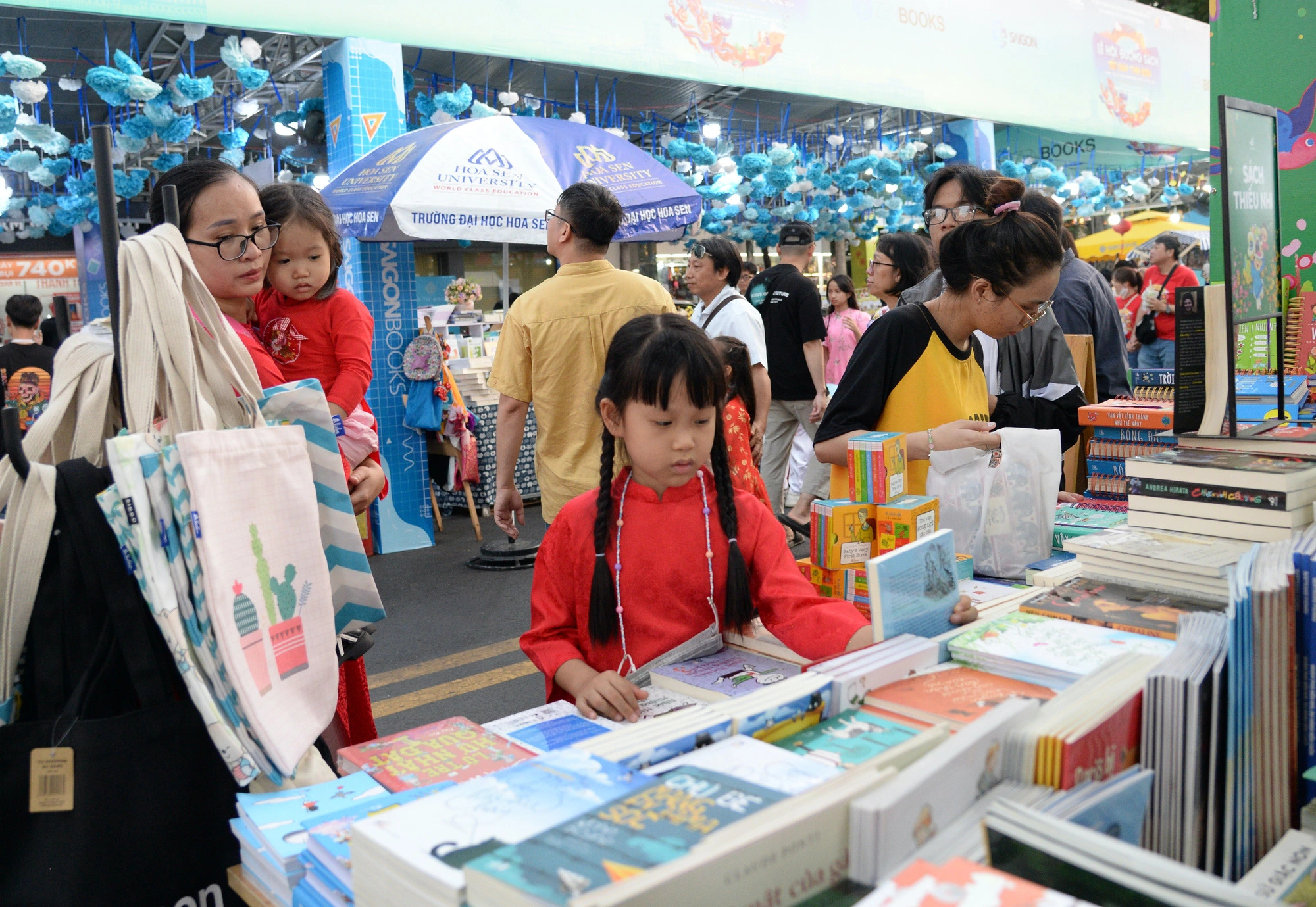 Ho Chi Minh City promotes reading through opening of more book streets
