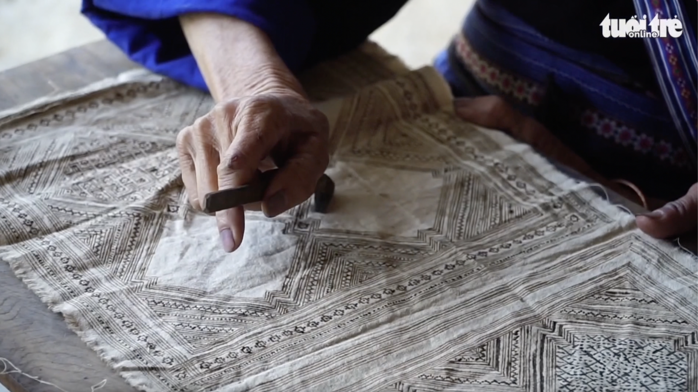 Video of the day: Beeswax drawing – a craft passed down through generations in Mu Cang Chai
