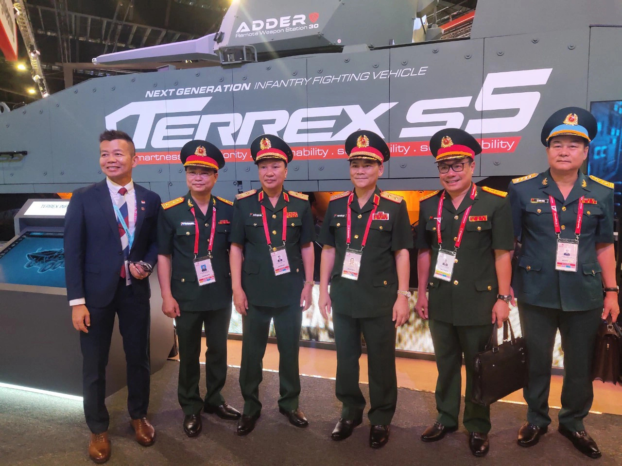 Vietnam attends Asia’s biggest air show in Singapore