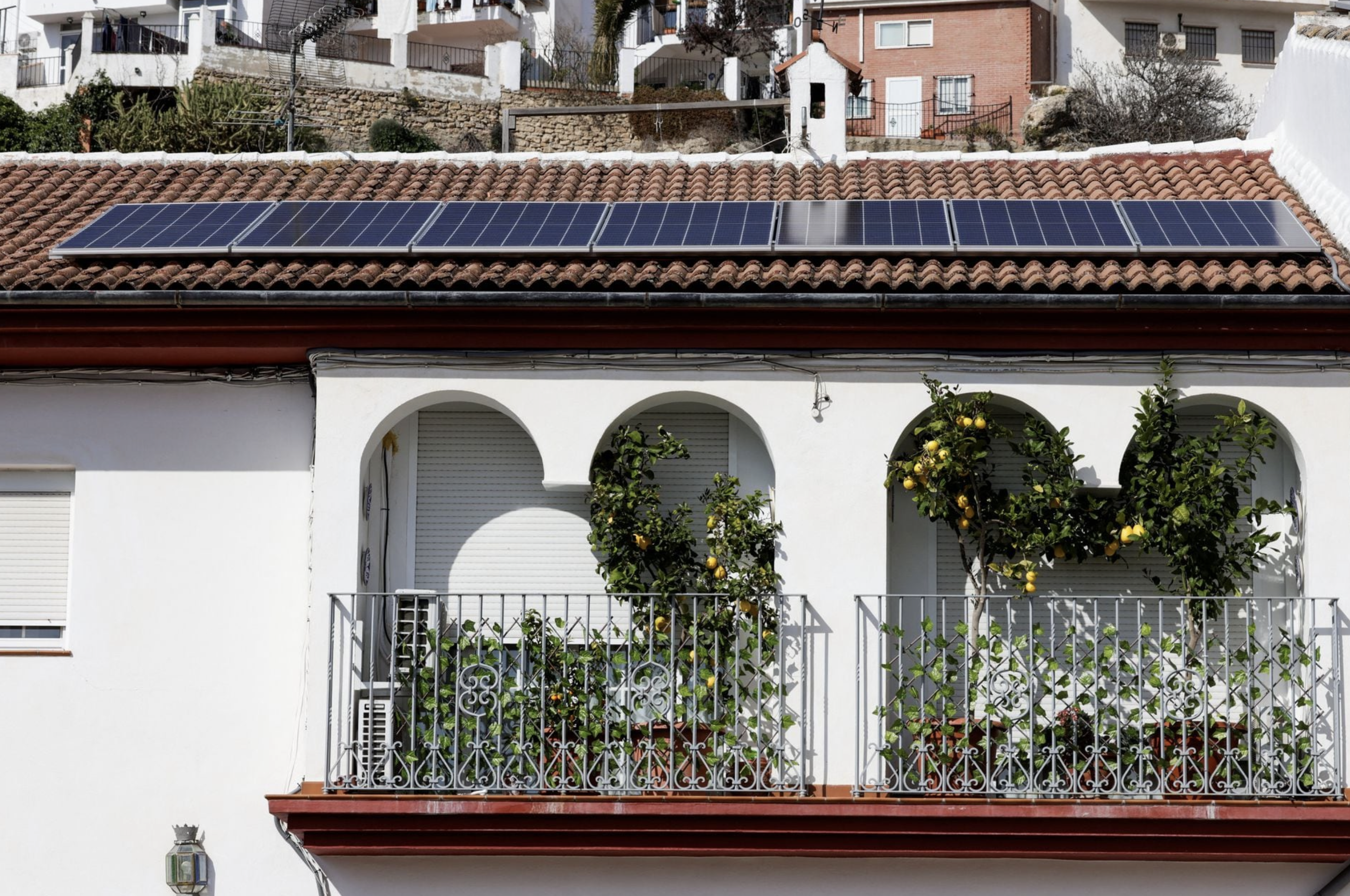 Rooftop solar fever cools in sunny Spain
